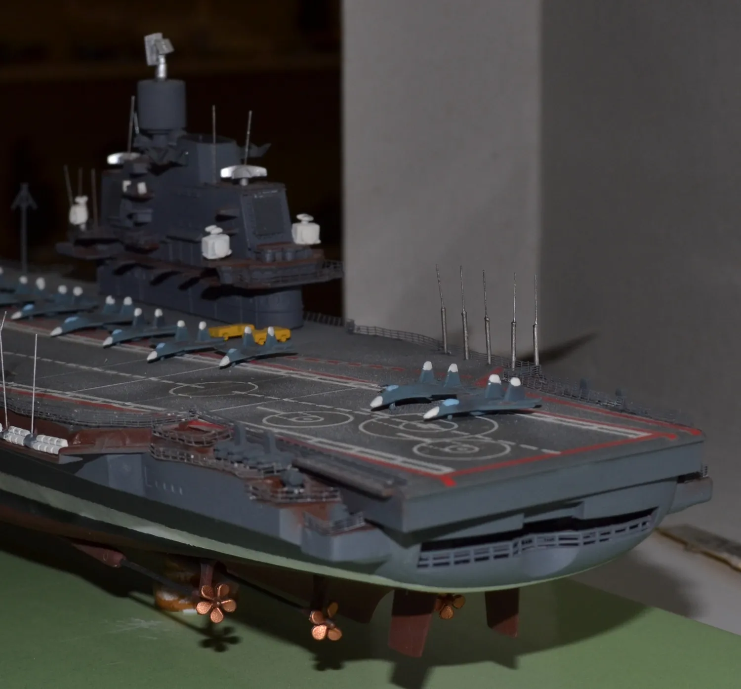 Модель корабля Авианесущий крейсер "Адмирал Кузнецов" - Верфь на Столе