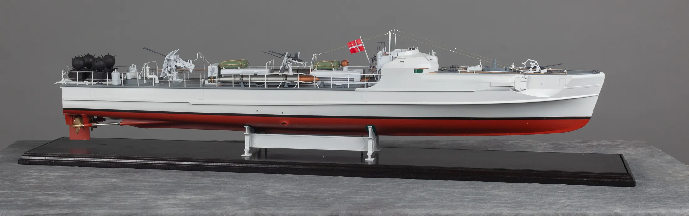 Модель корабля Schnellboot S-100 - Верфь на Столе