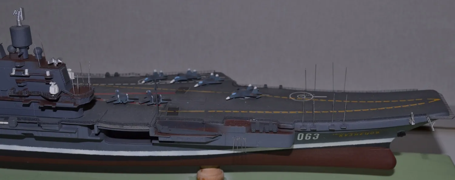 Модель корабля Авианесущий крейсер "Адмирал Кузнецов" - Верфь на Столе