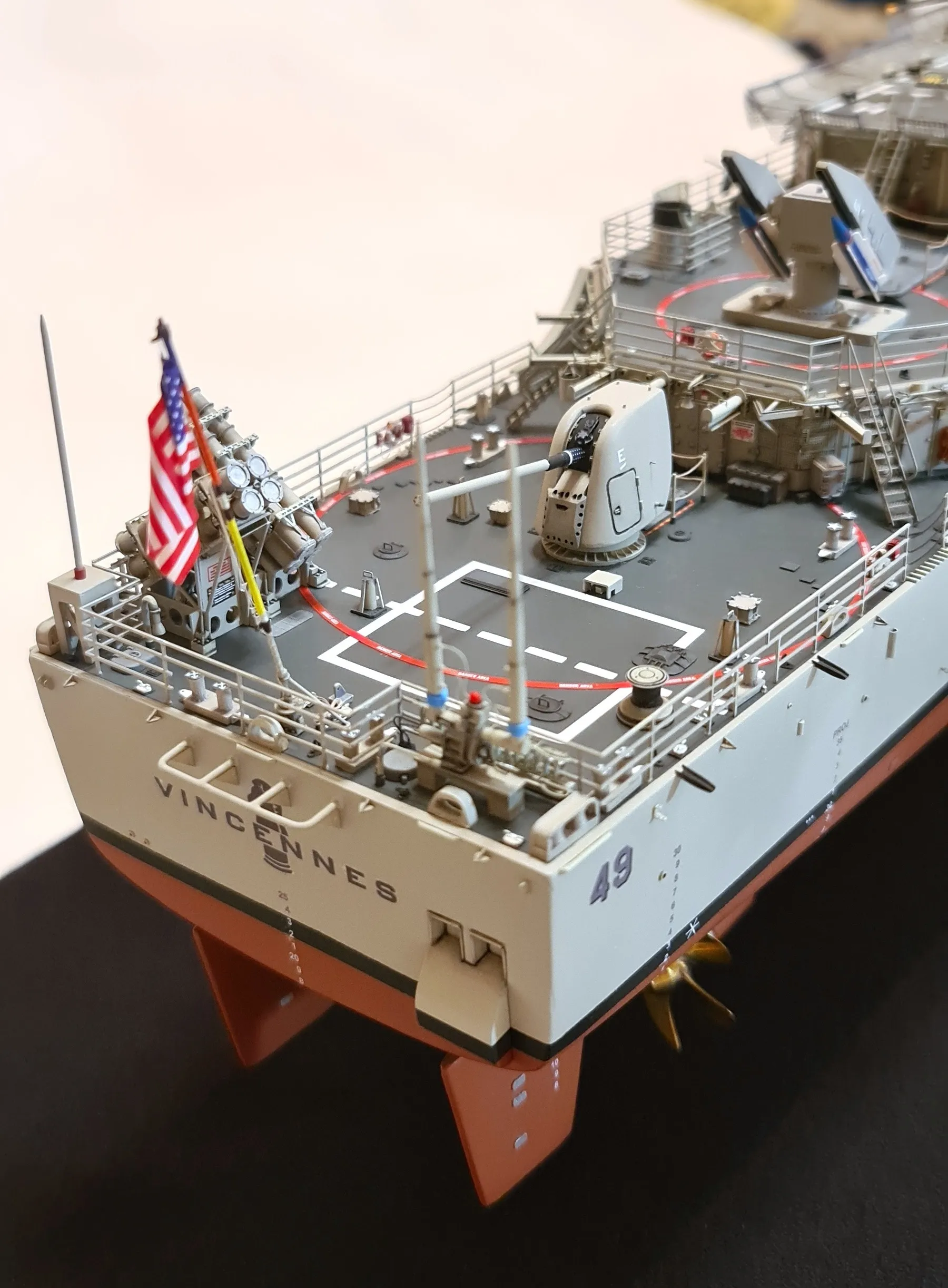 Модель корабля USS Vincennes (CG-49) - Верфь на Столе