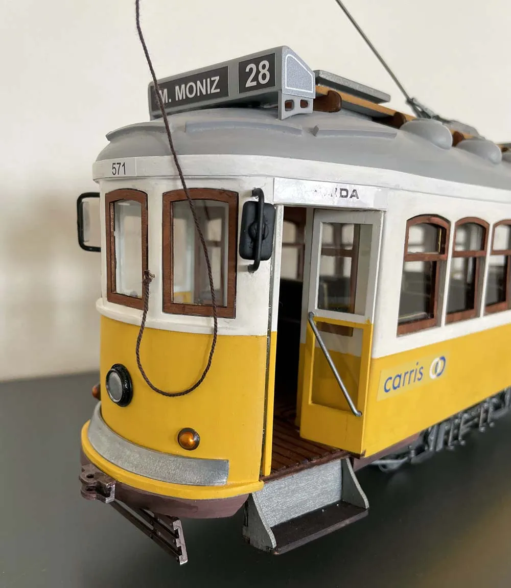 Сборная модель трамвая Lisboa + (Полный набор инструментов, клея и краски) Сборная модель трамвая Lisboa + (Полный набор инструментов, клея и краски)