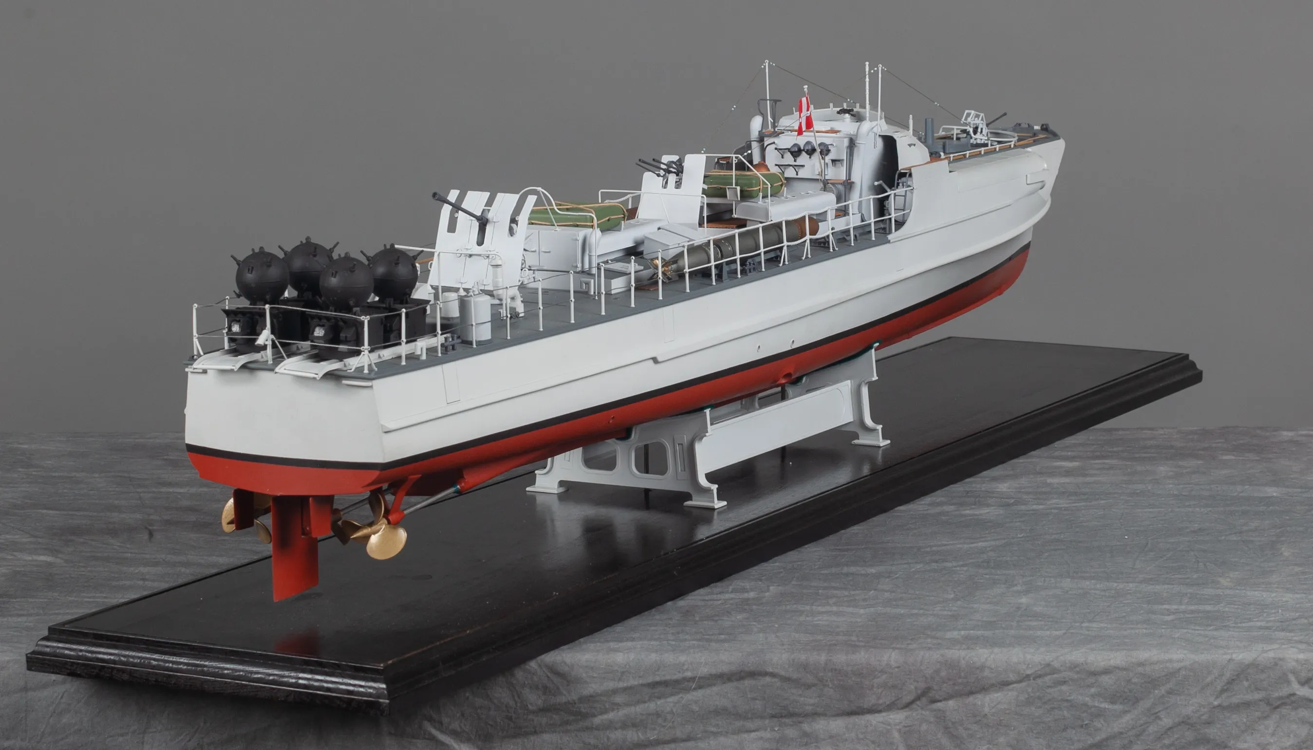 Модель корабля Schnellboot S-100 - Верфь на Столе