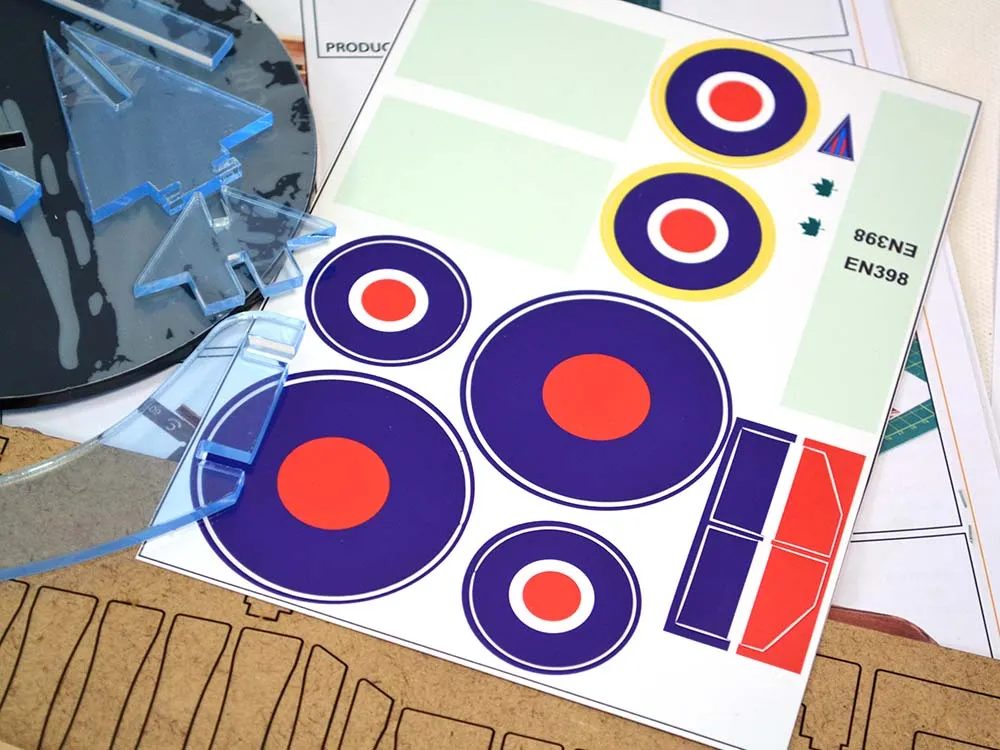 Spitfire MK-IXC EN398 + (Стартовый набор инструментов)