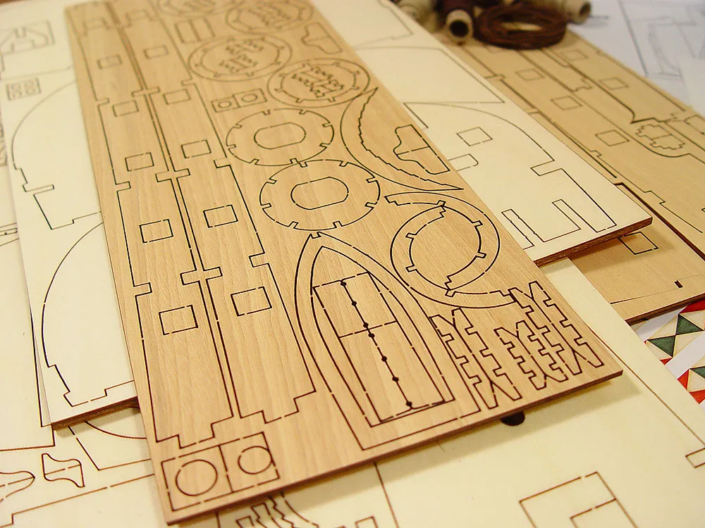 HMS Revenge + (Полный набор инструментов, клея и краски) HMS Revenge + (Полный набор инструментов, клея и краски)