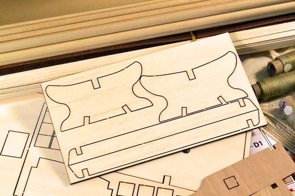 Black Swan, пиратский корабль + (Полный набор инструментов, клея и краски)