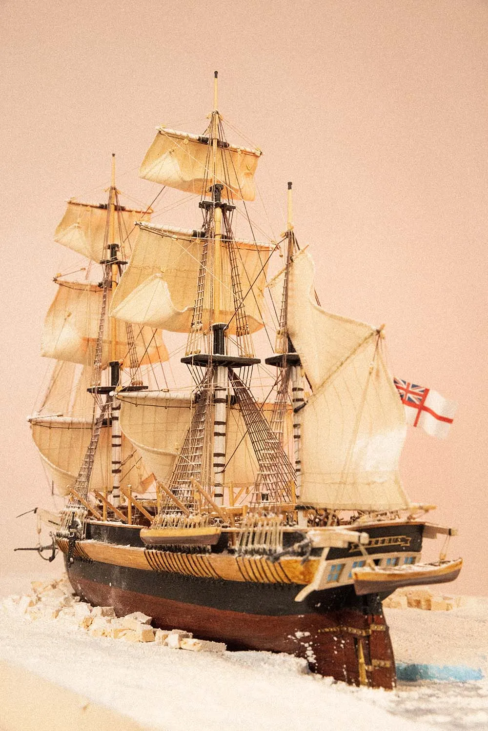 Бомбардирский корабль HMS Erebus + (Полный набор инструментов, клея и краски) Бомбардирский корабль HMS Erebus + (Полный набор инструментов, клея и краски)