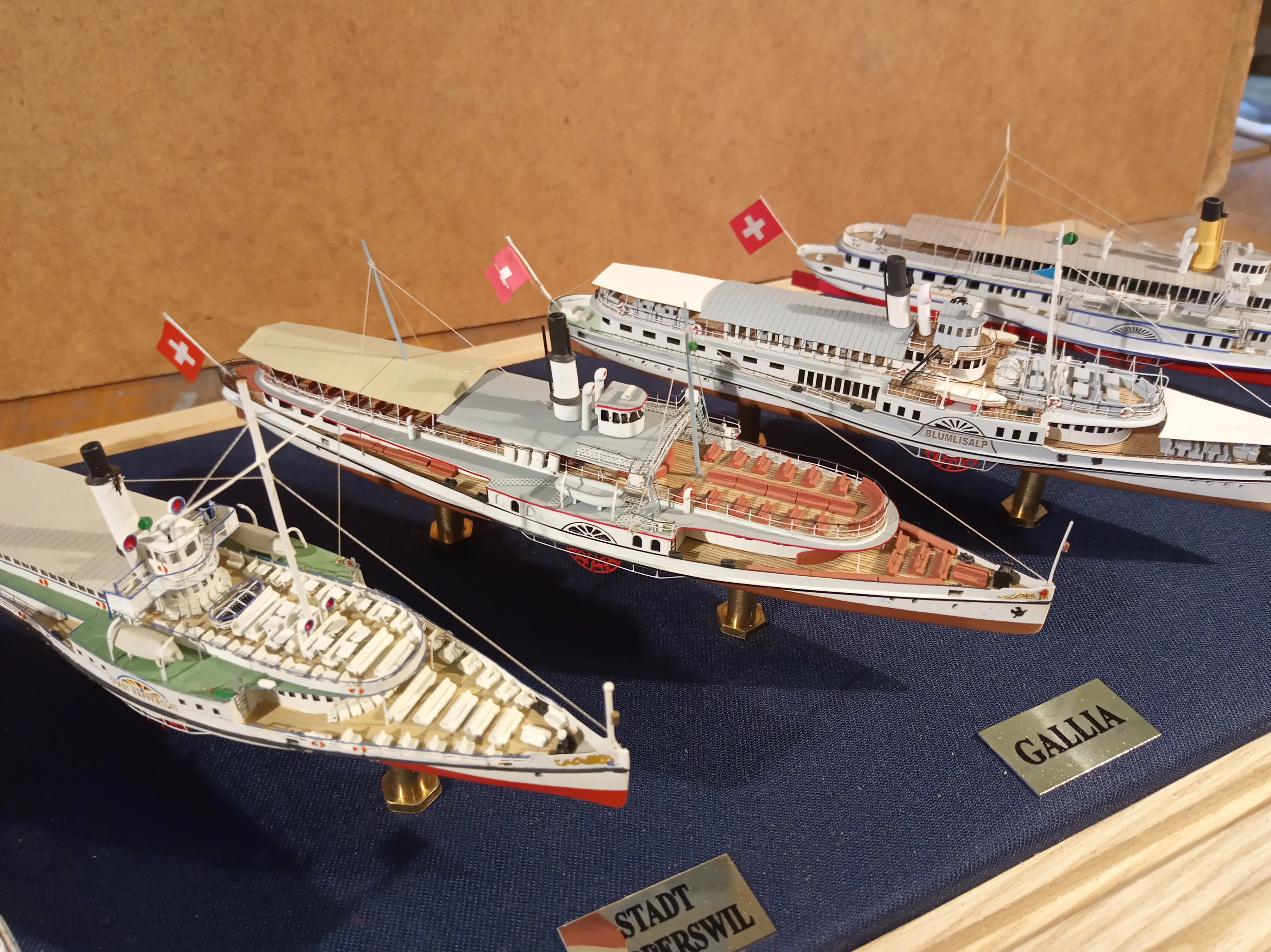 Модель корабля Колёсные пароходы Швейцарских озёр - Верфь на Столе