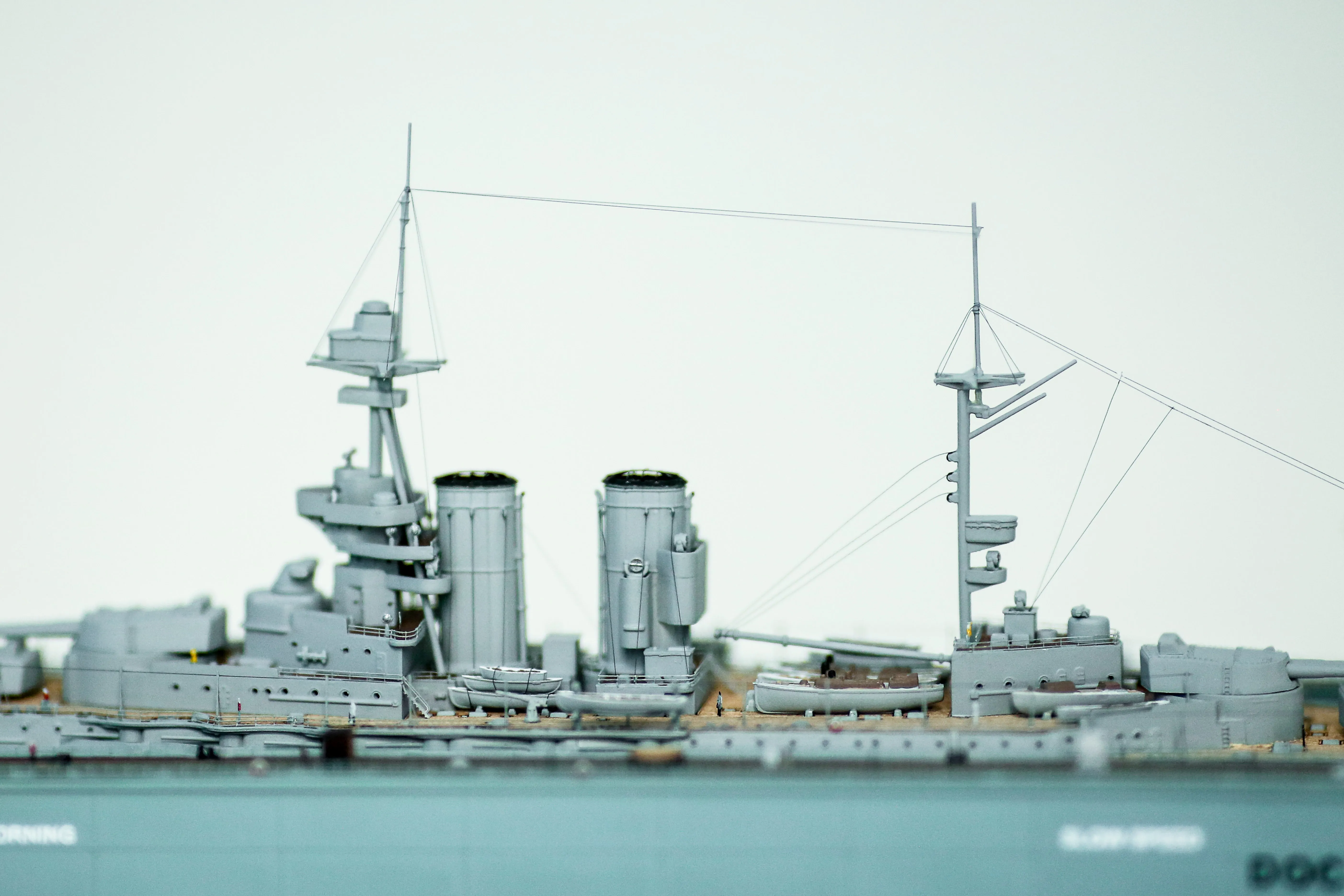 Модель корабля Линкор "Квин Элизабет" в доке - Верфь на Столе