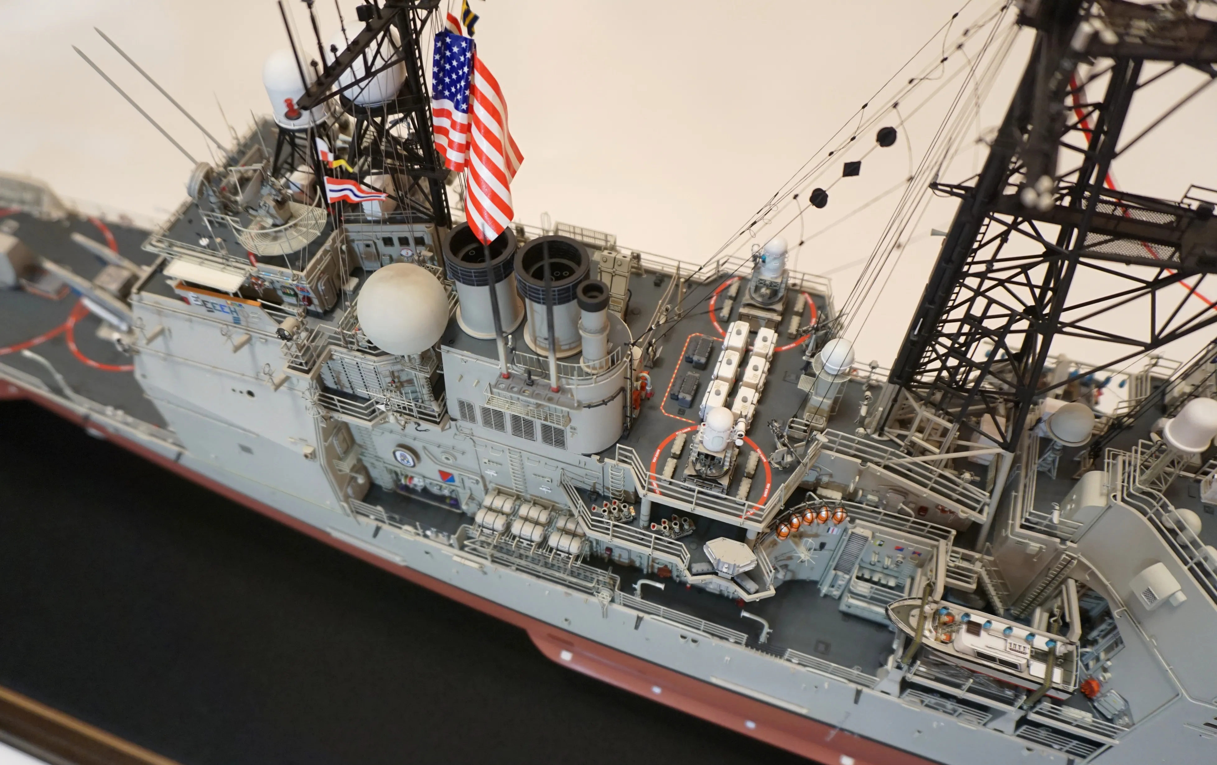 Модель корабля USS Vincennes (CG-49) - Верфь на Столе