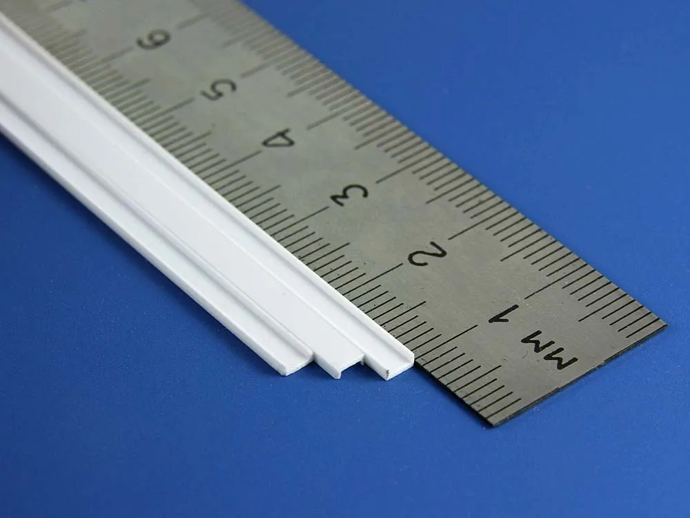 Швеллер пластиковый 3,2х1 мм, 4 шт/уп.