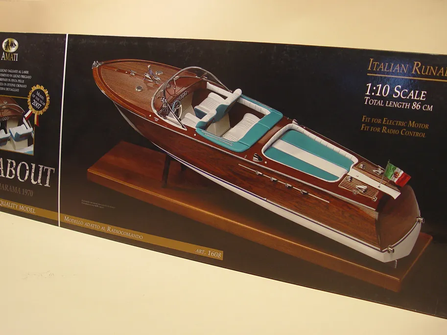 Сборная модель моторной лодки Riva Aquarama 1970
