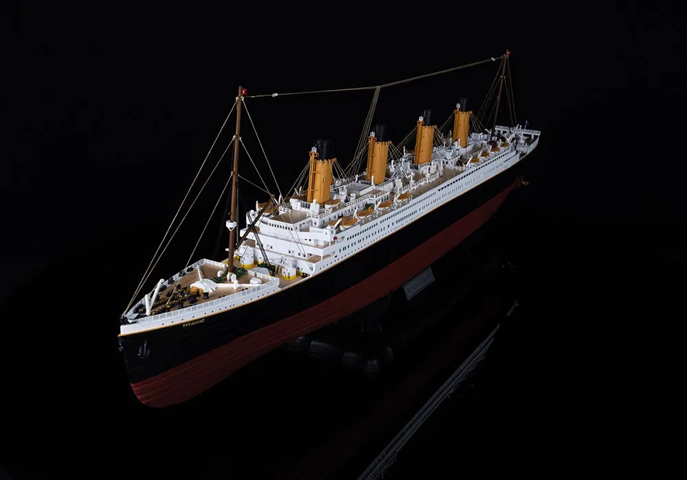 RMS TITANIC (Титаник) + (Полный набор инструментов, клея и краски)