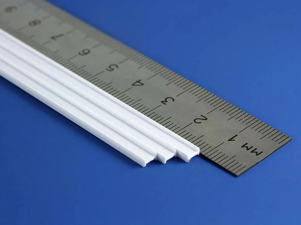 Двутавр пластиковый 4х2 мм, 3 шт/уп.