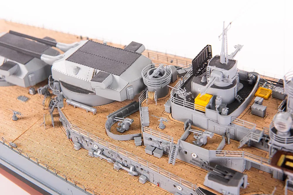 Линкор Bismarck (Бисмарк) + (Полный набор инструментов, клея, краски и грунтовка)