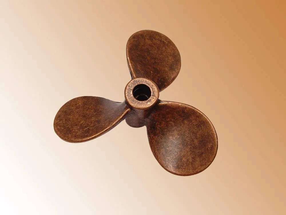 Винт трехлопастной правый, металл, 30мм