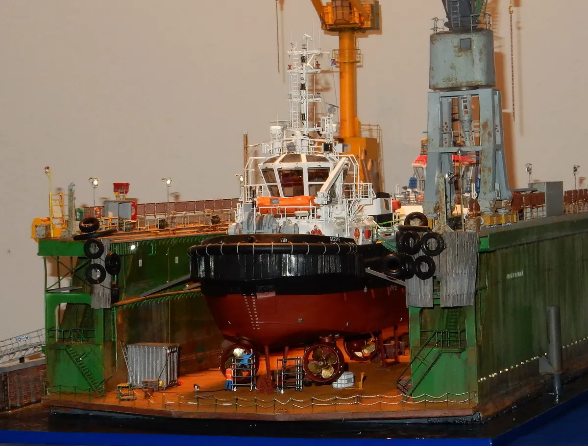 Модель корабля Drydock Lloyd ship yard - Верфь на Столе