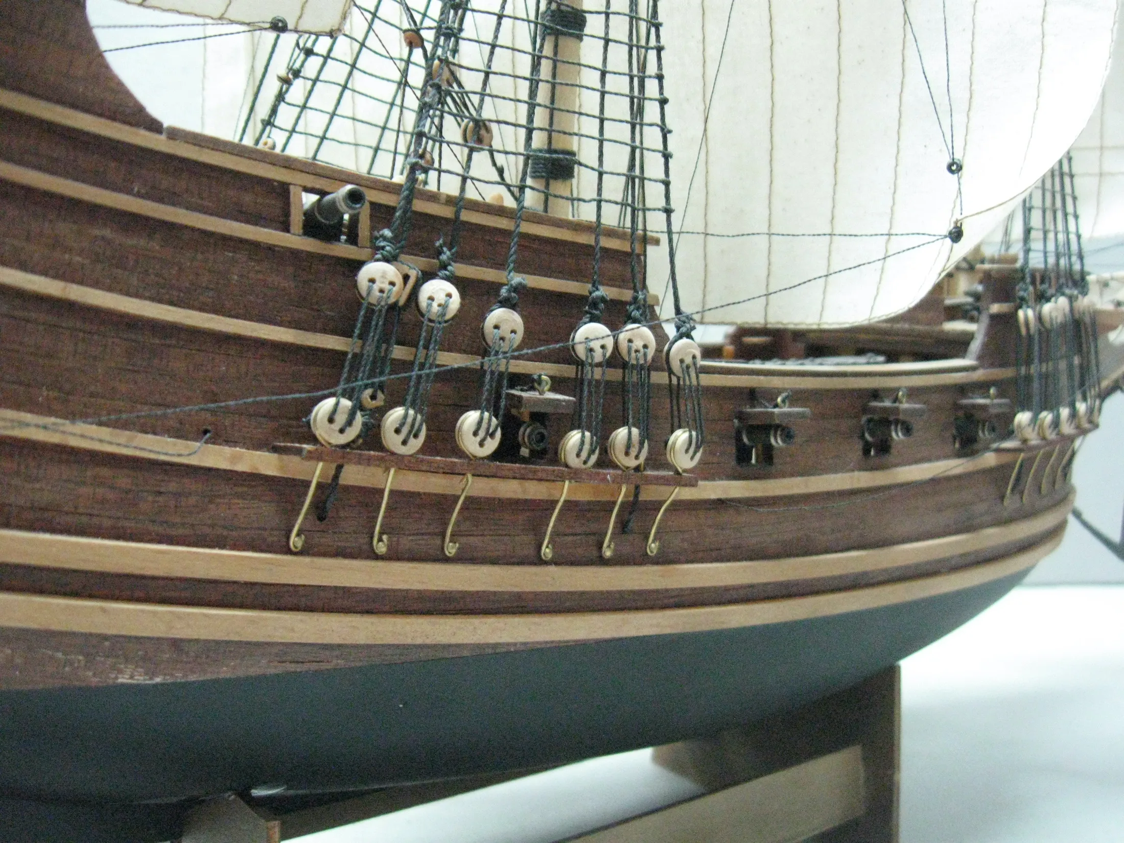 Модель корабля Галеон Золотая Лань - Верфь на Столе