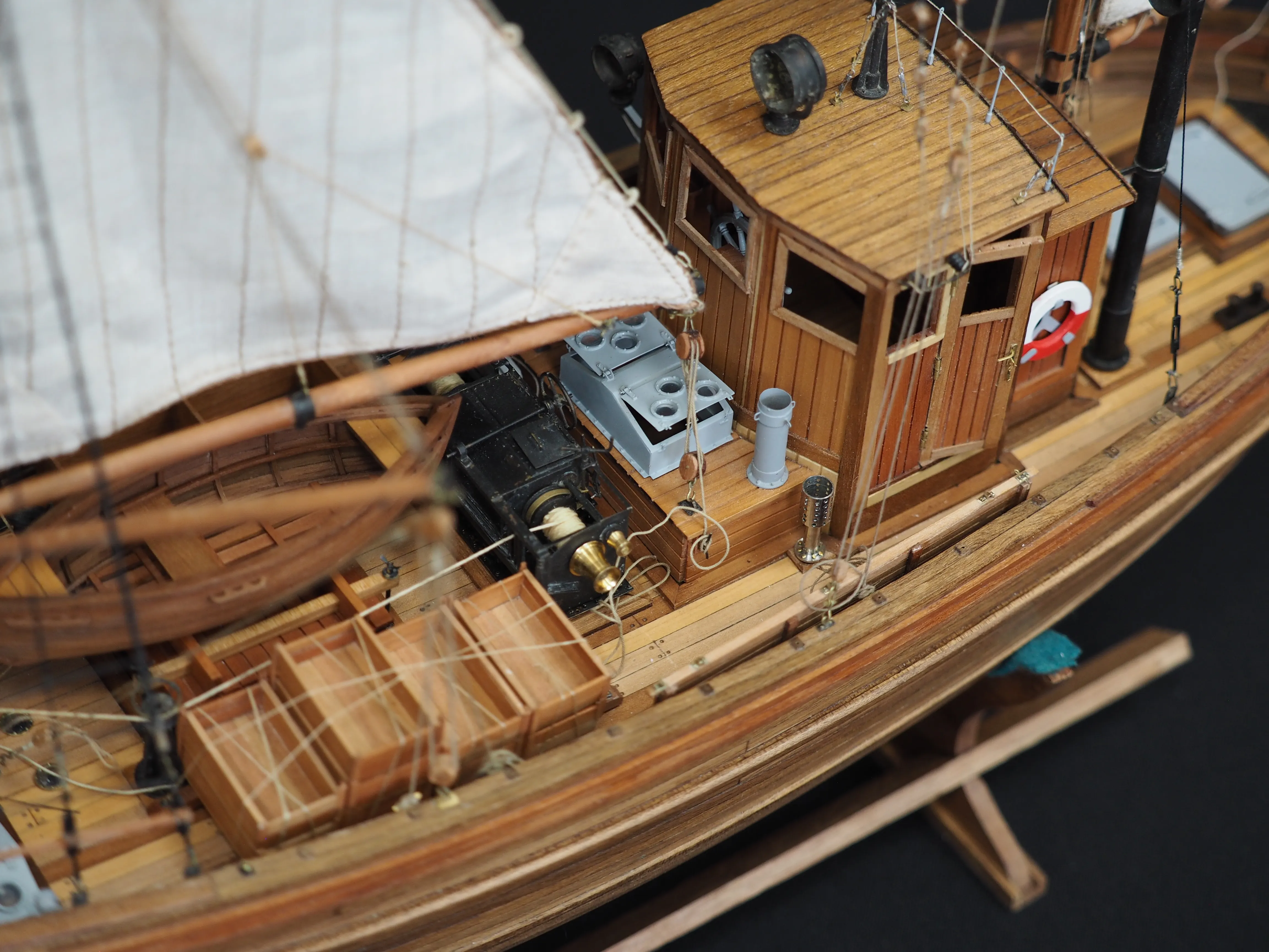 Модель корабля 17 метровый траловый рыболовный бот ГДР - Верфь на Столе