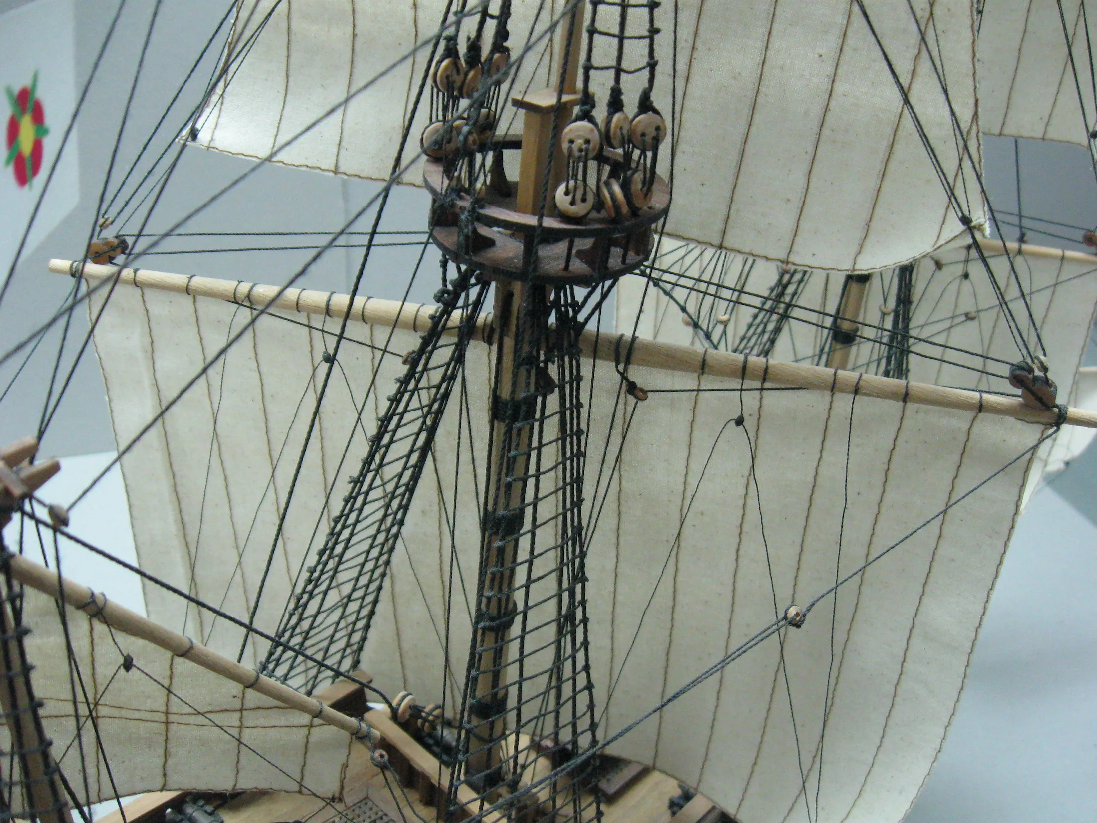 Модель корабля Галеон Золотая Лань - Верфь на Столе