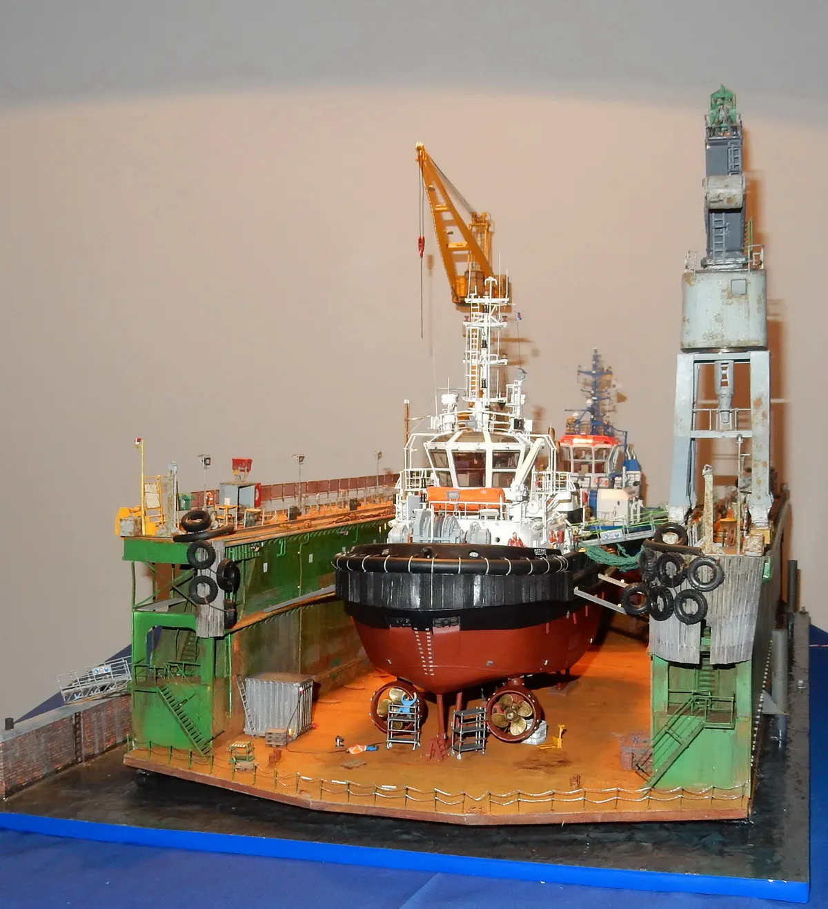 Модель корабля Drydock Lloyd ship yard - Верфь на Столе