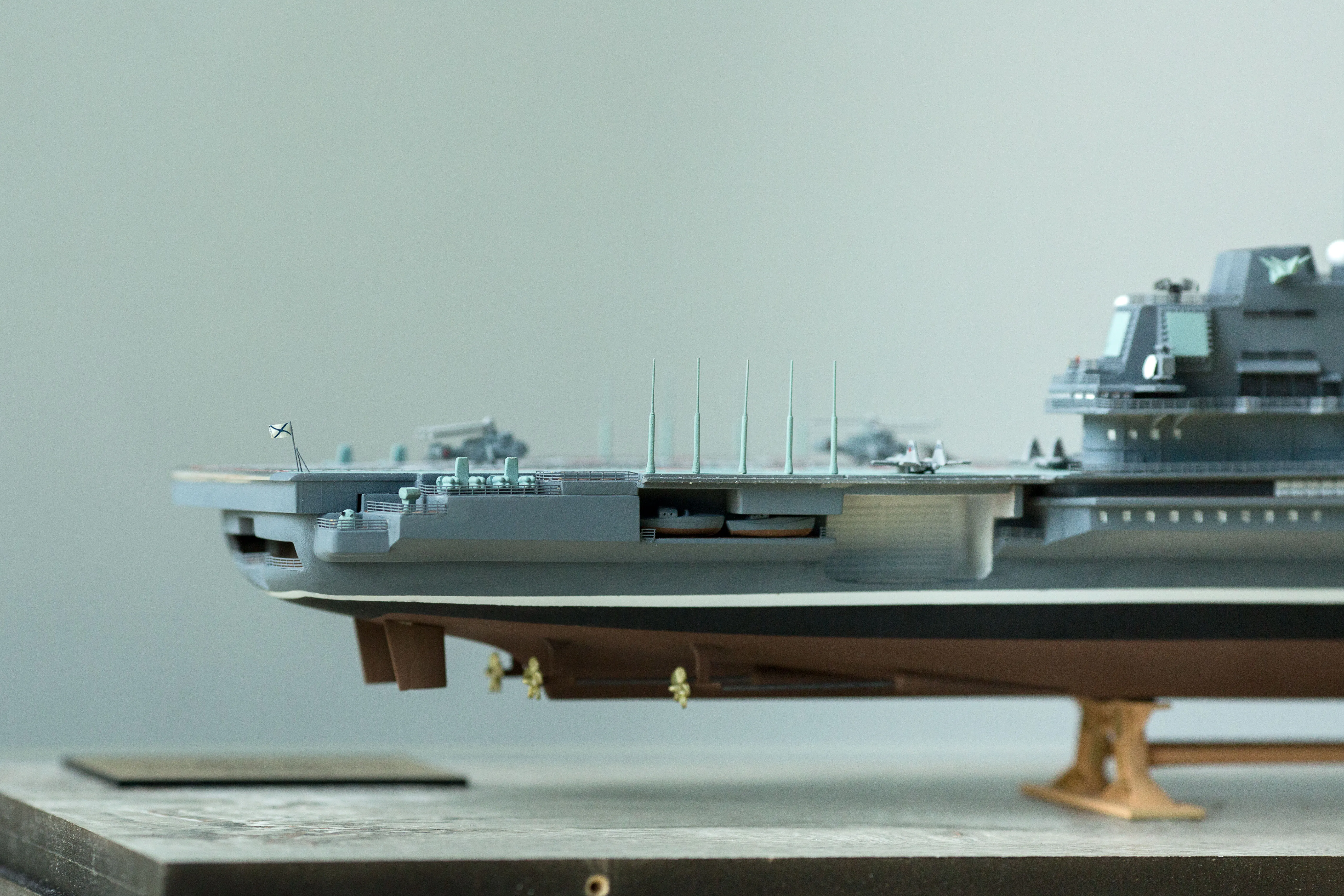 Модель корабля Авианесущий крейсер "Адмирал Кузнецов" - Верфь на Столе