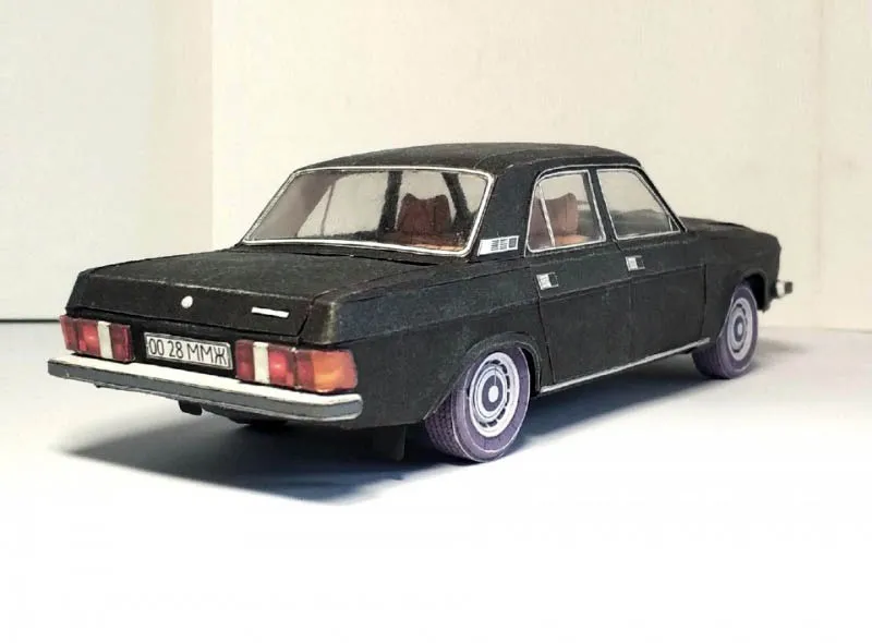 Модель из бумаги автомобиль легковой Модель из бумаги автомобиль легковой