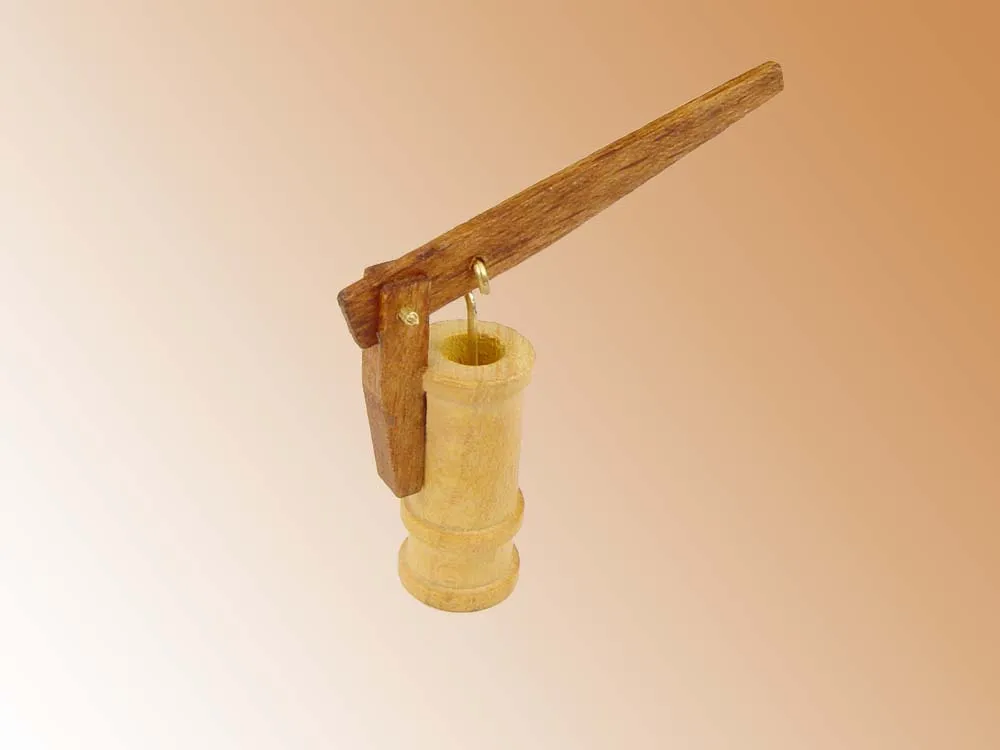 Помпа, дерево и латунь, 20 мм