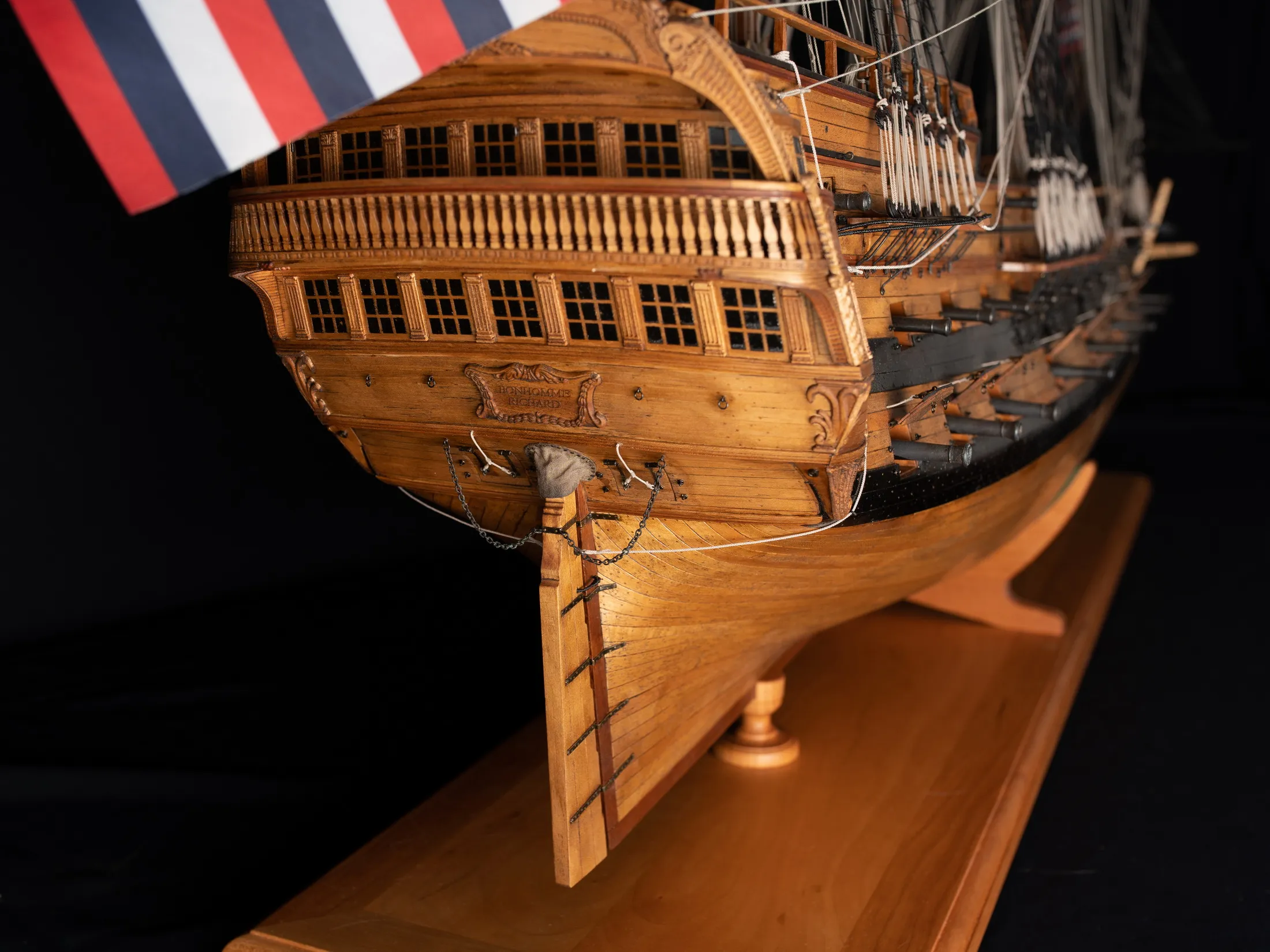 Модель корабля Bonhomme Richard - Верфь на Столе