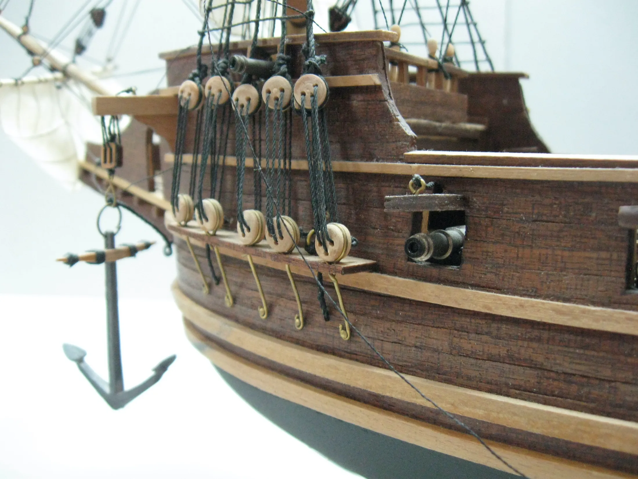 Модель корабля Галеон Золотая Лань - Верфь на Столе