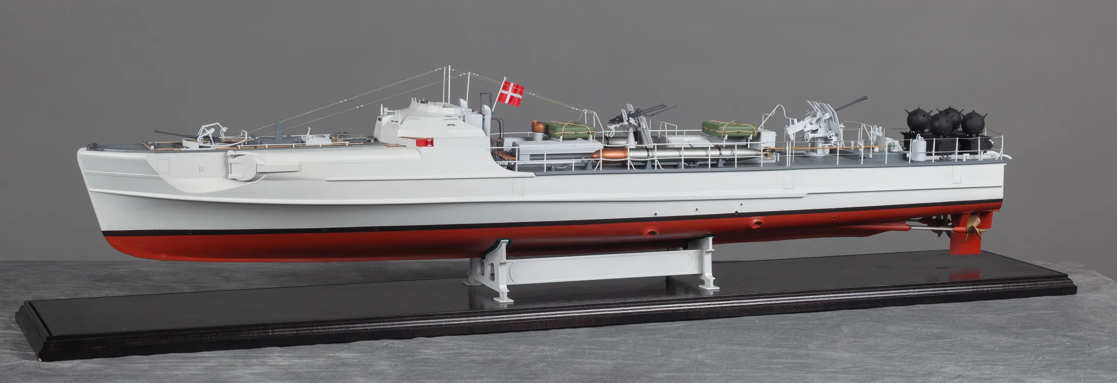 Модель корабля Schnellboot S-100 - Верфь на Столе