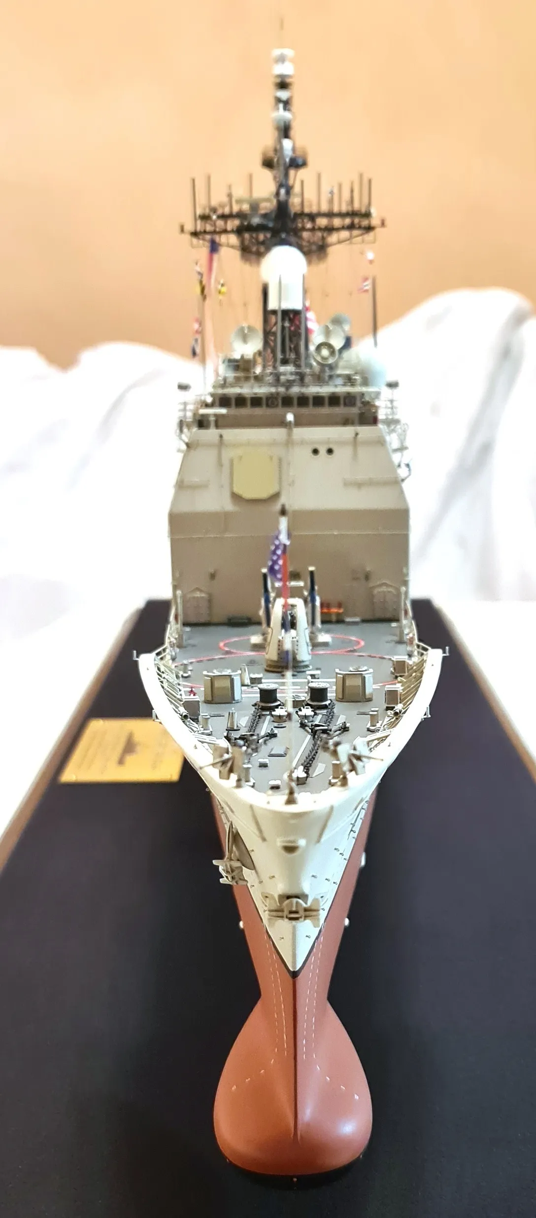 Модель корабля USS Vincennes (CG-49) - Верфь на Столе