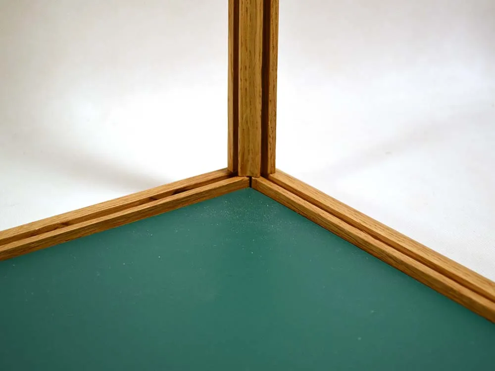 Витрина для модели, дуб, размеры 700 х 280 х 500 мм