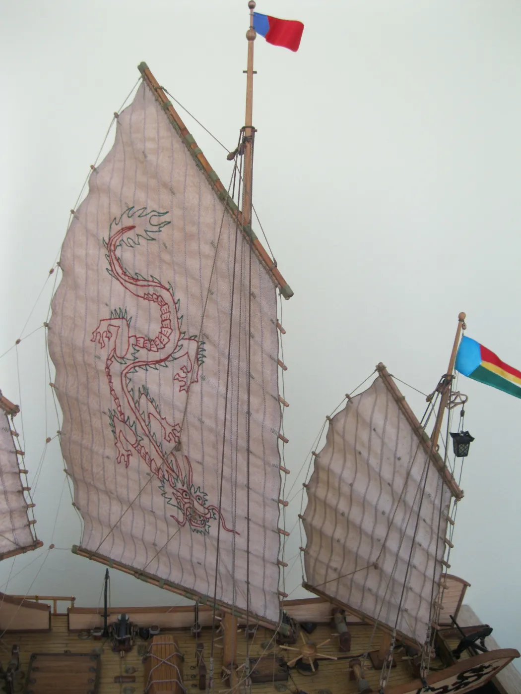 Модель корабля Джонка „RED DRAGON“  - Верфь на Столе