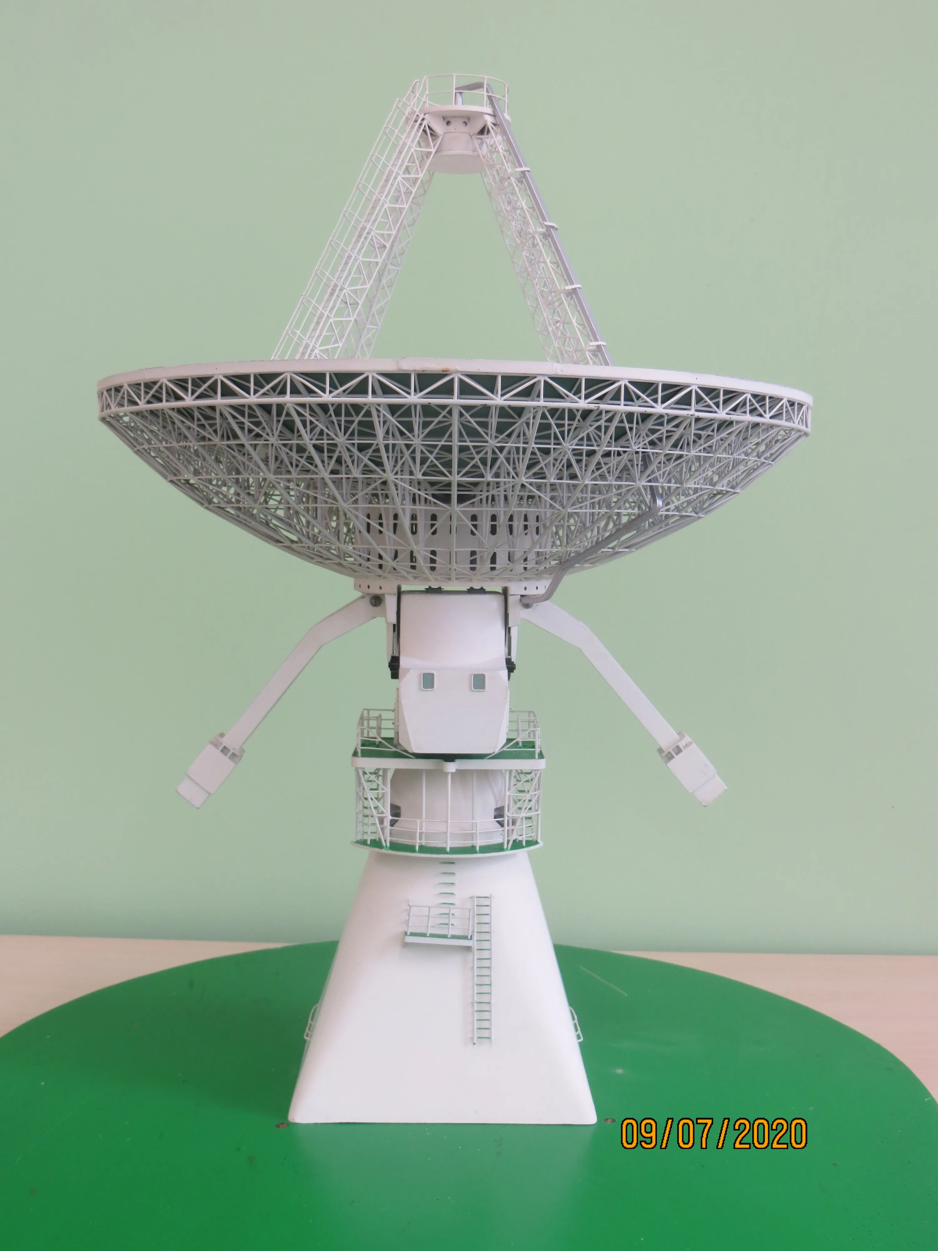 Модель корабля Передающая параболическая антенна  - Верфь на Столе