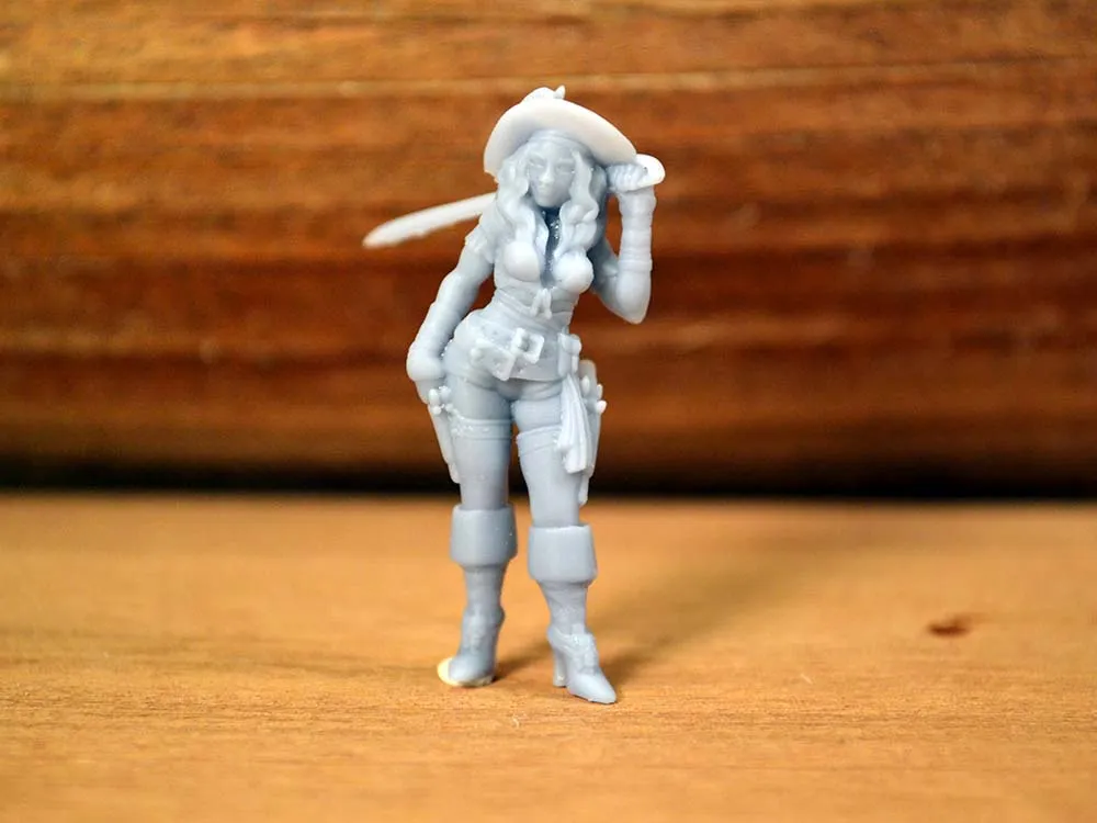 Фигурка пиратки, 40мм Фигурка пиратки, 40мм