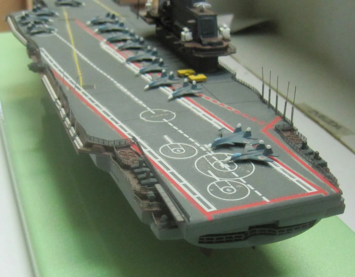 Модель корабля Авианесущий крейсер "Адмирал Кузнецов" - Верфь на Столе