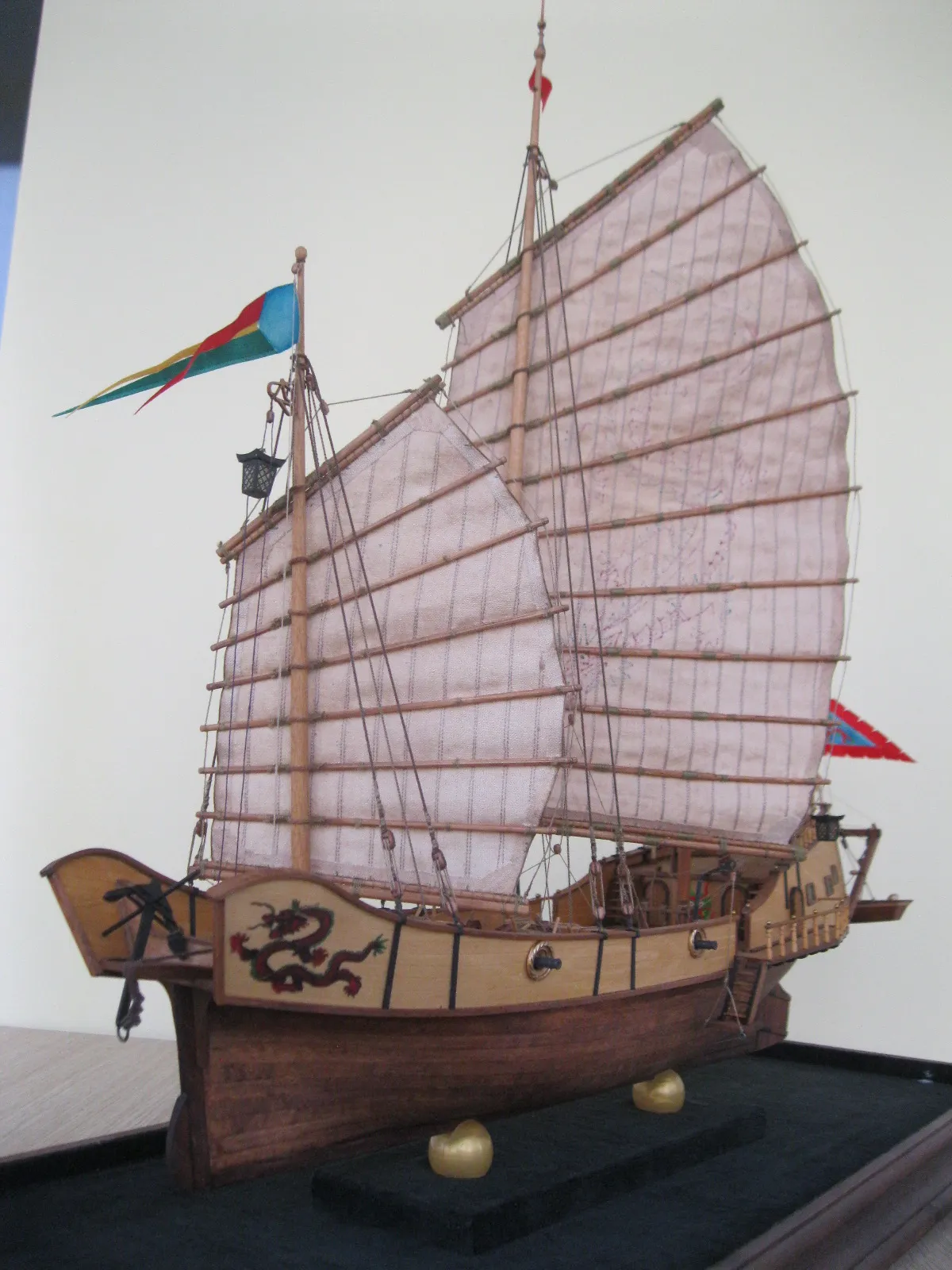 Модель корабля Джонка „RED DRAGON“  - Верфь на Столе