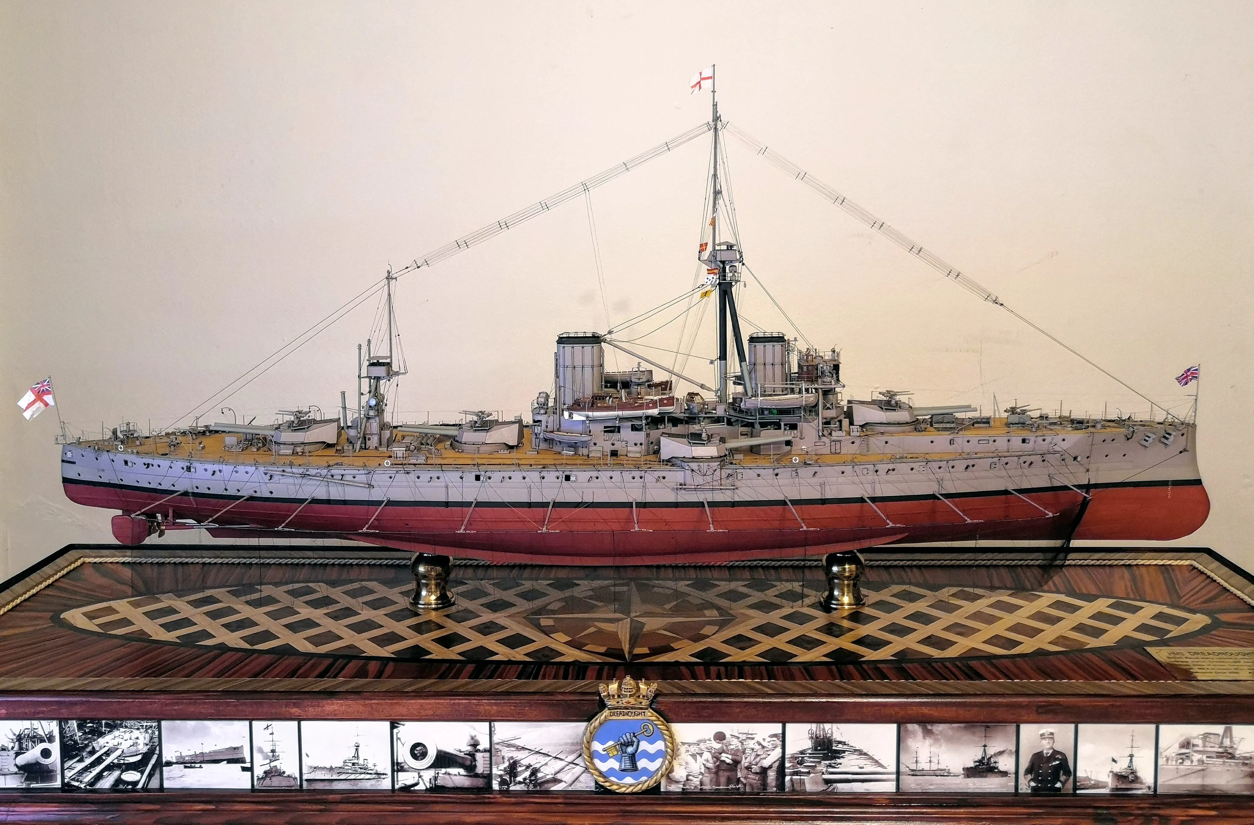 Модель корабля HMS Dreadnough - Верфь на Столе