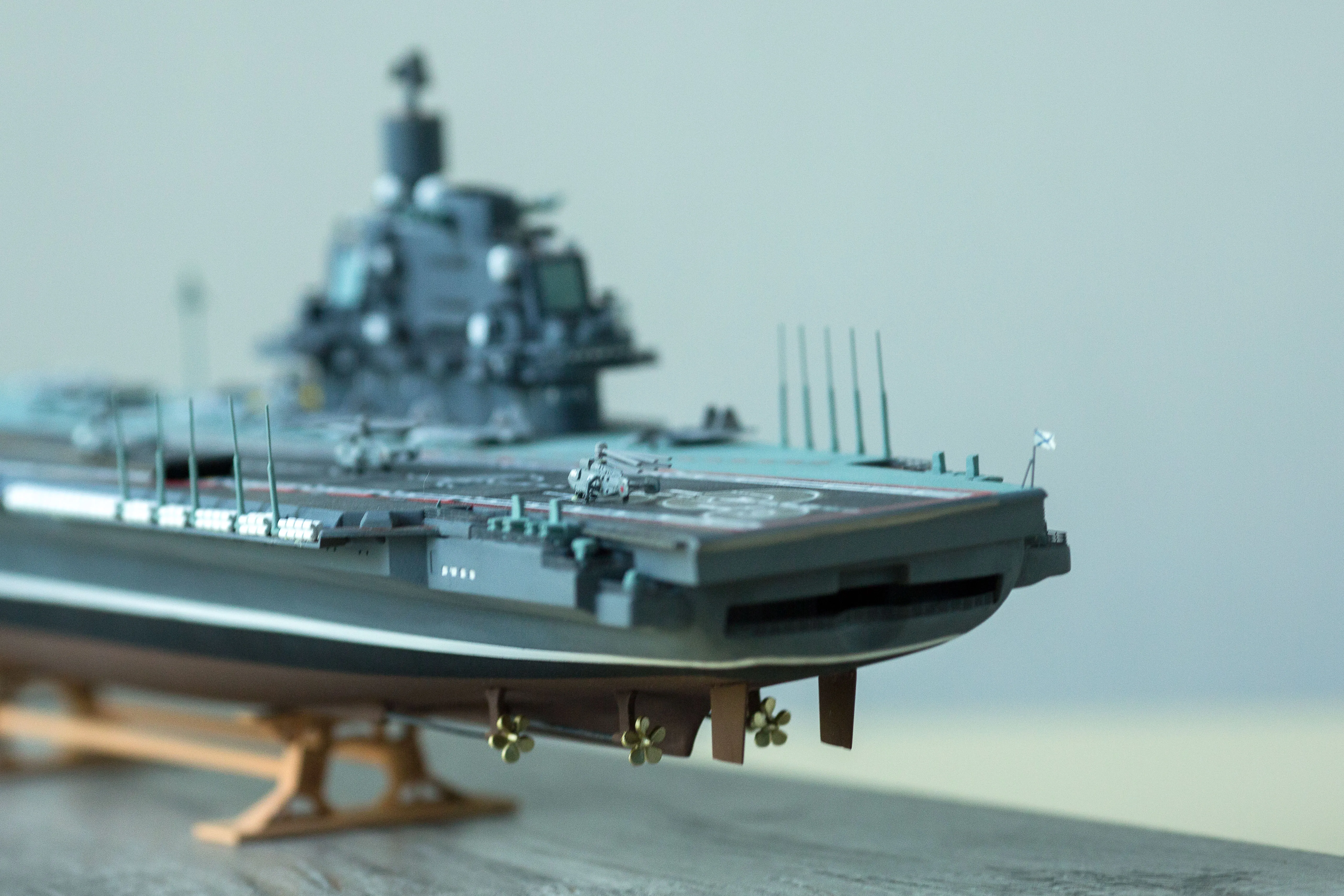 Модель корабля Авианесущий крейсер "Адмирал Кузнецов" - Верфь на Столе