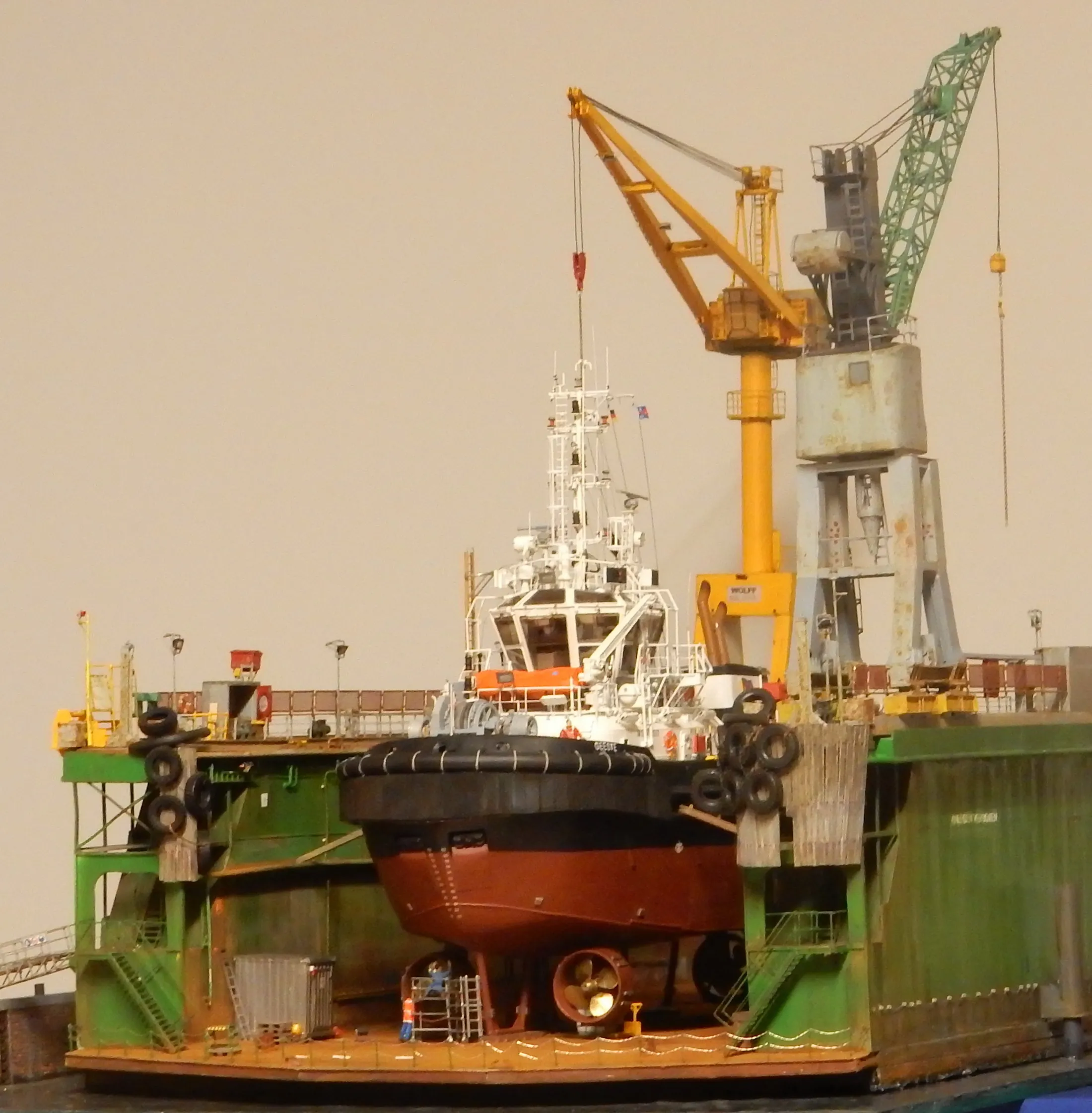 Модель корабля Drydock Lloyd ship yard - Верфь на Столе