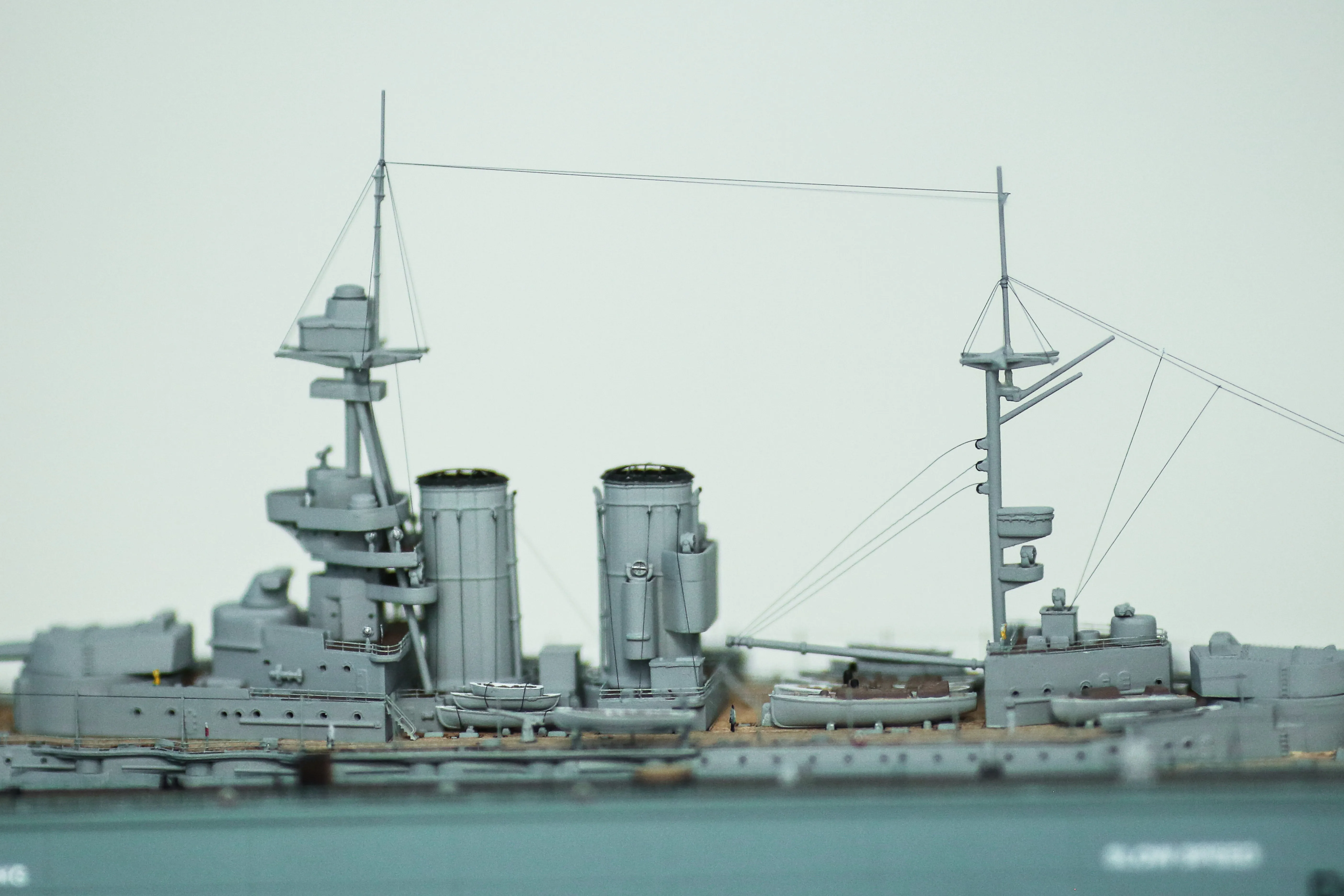 Модель корабля Линкор "Квин Элизабет" в доке - Верфь на Столе