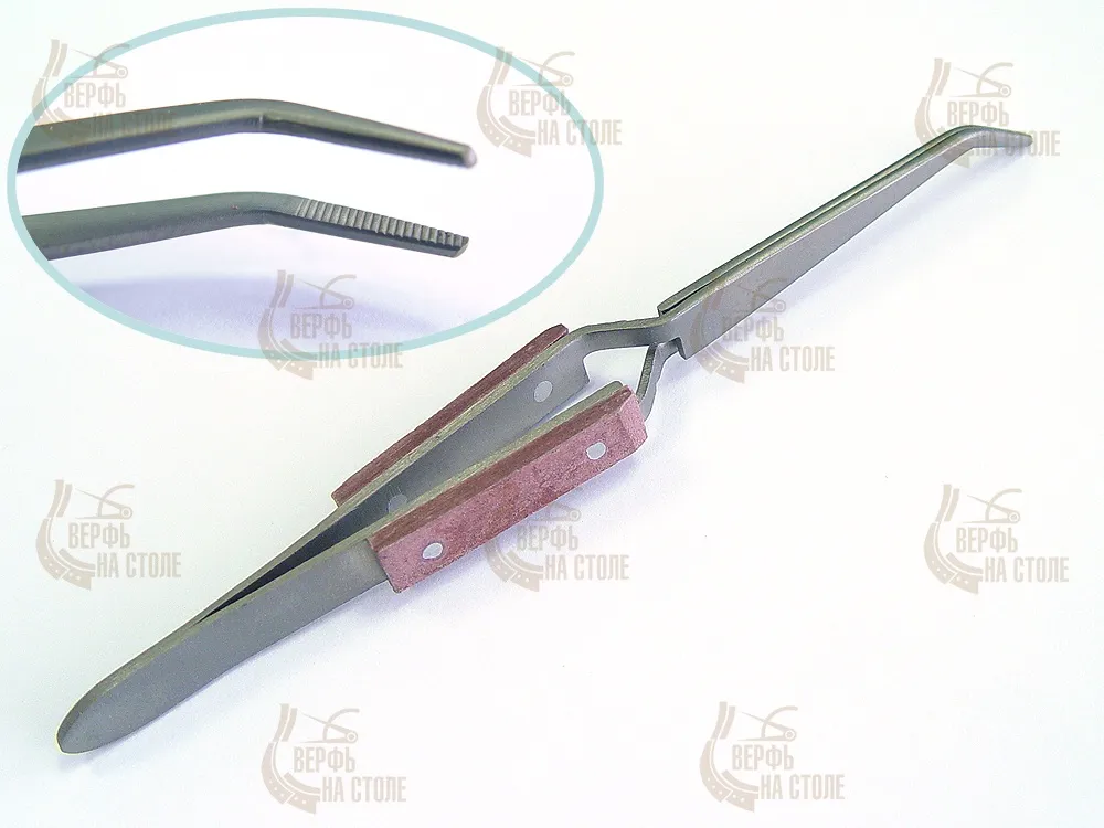 Самозажимной титановый изогнутый пинцет с деревянными накладками, 16 см