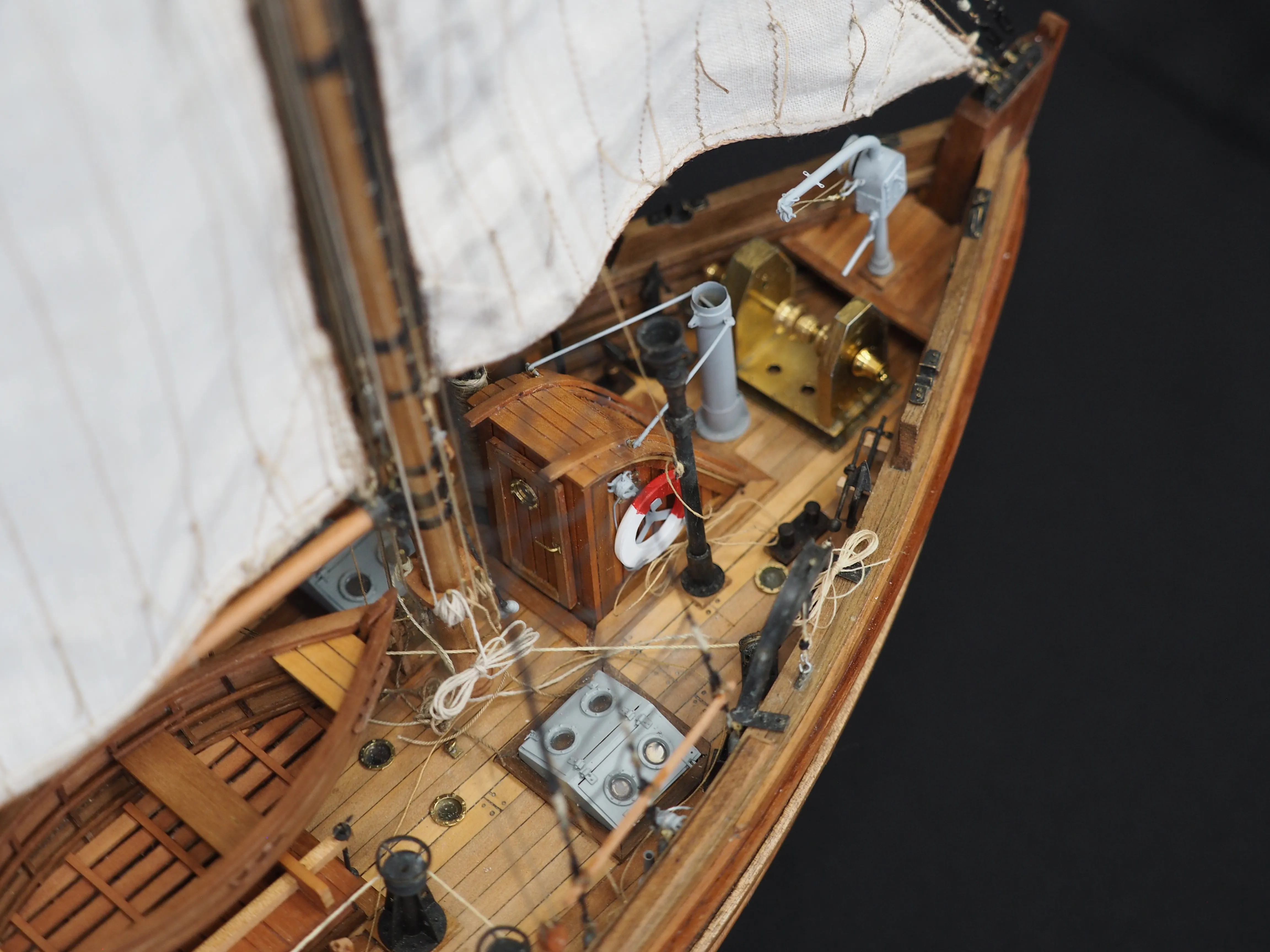 Модель корабля 17 метровый траловый рыболовный бот ГДР - Верфь на Столе