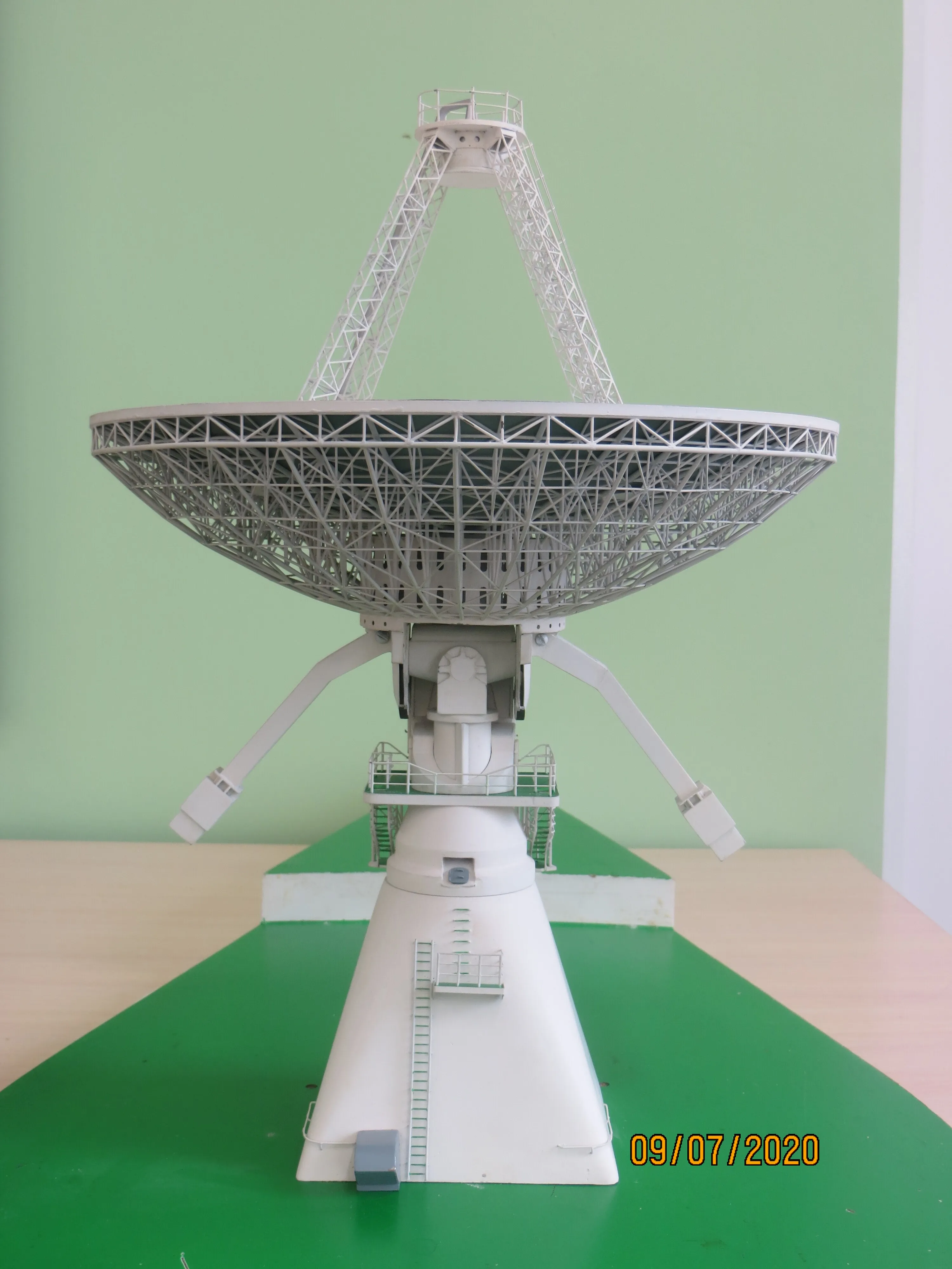 Модель корабля Передающая параболическая антенна  - Верфь на Столе