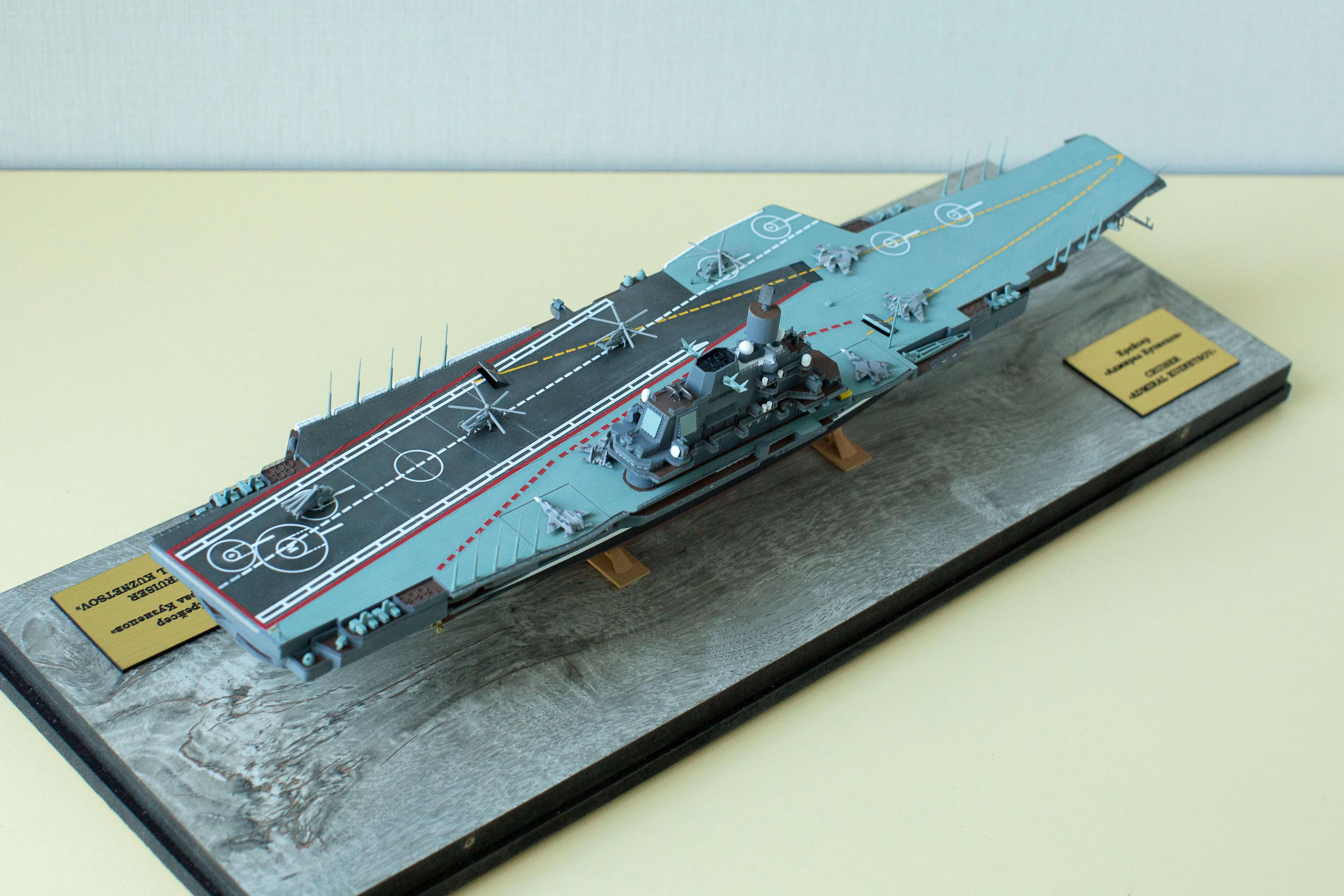 Модель корабля Авианесущий крейсер "Адмирал Кузнецов" - Верфь на Столе