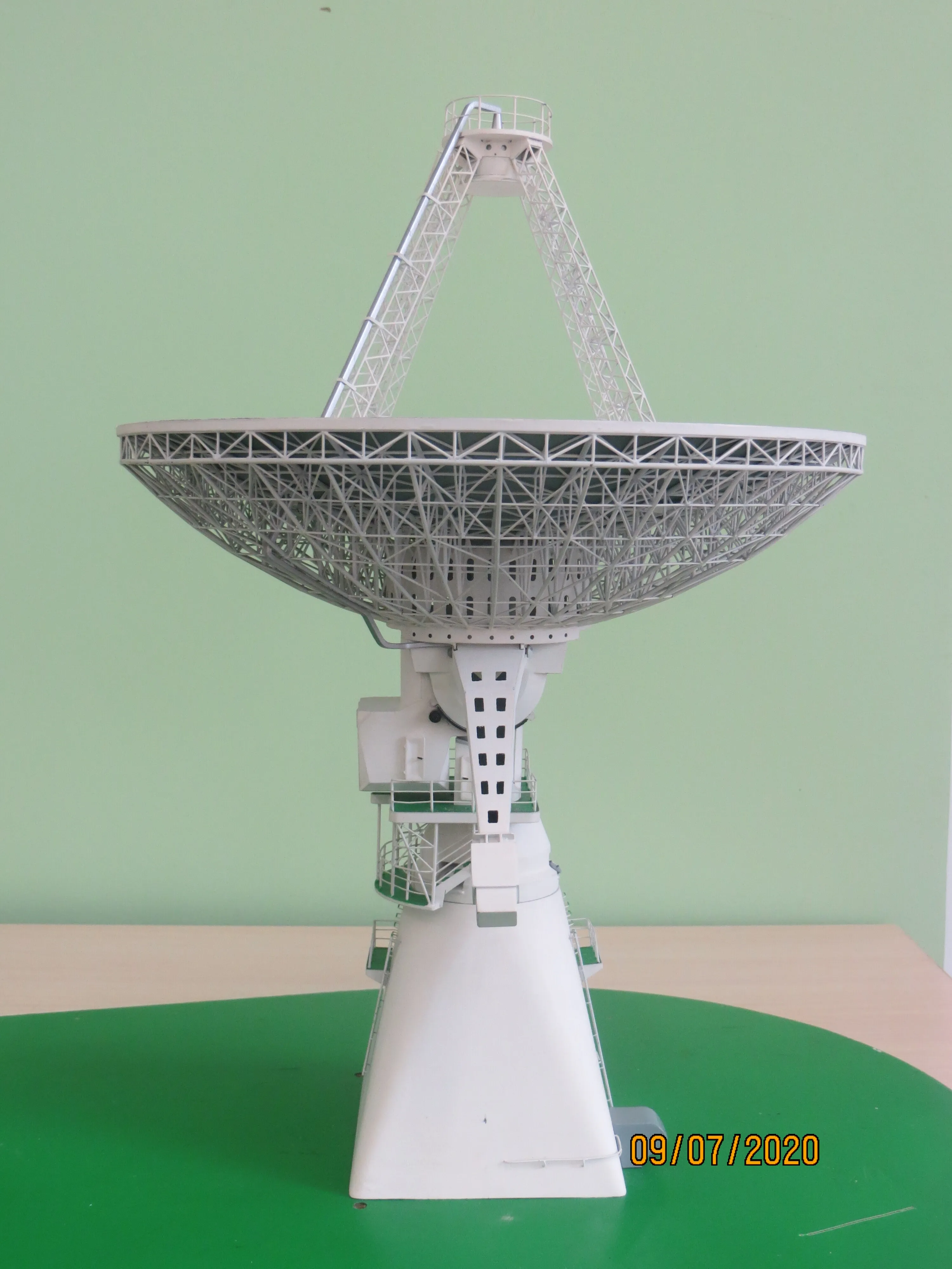 Модель корабля Передающая параболическая антенна  - Верфь на Столе