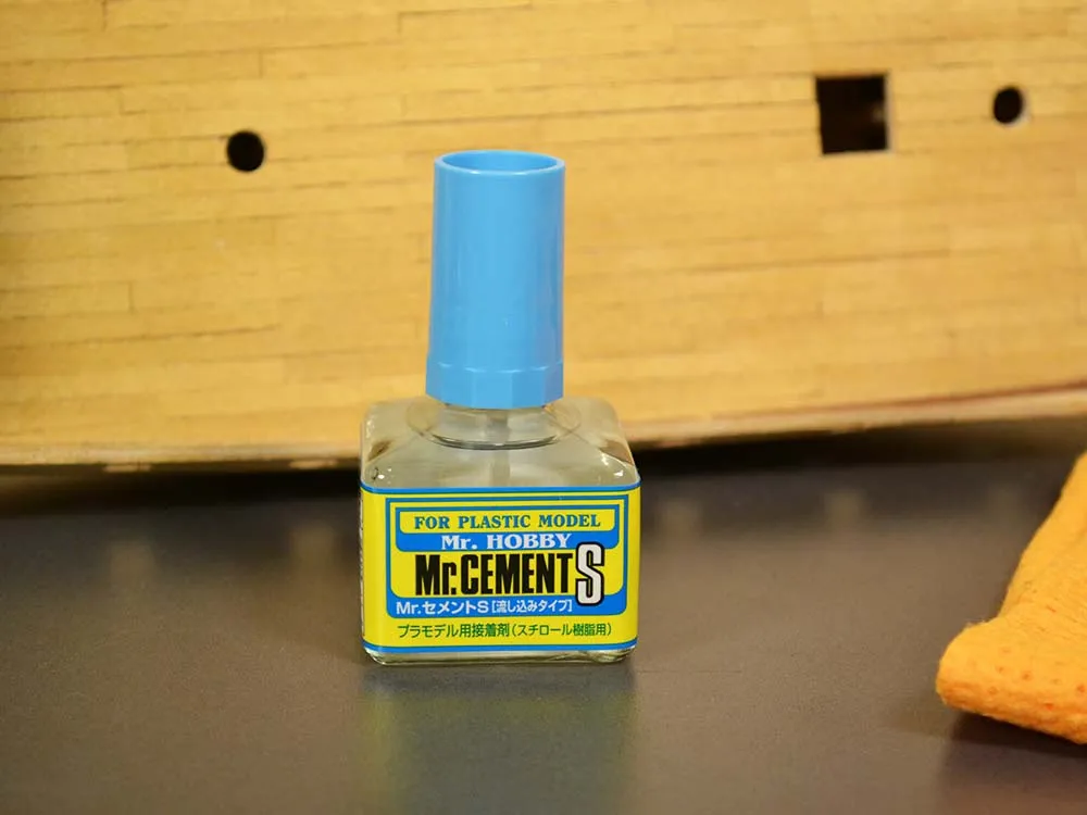 Клей жидкий (S) для пластиковых моделей, MC-129, 40 мл