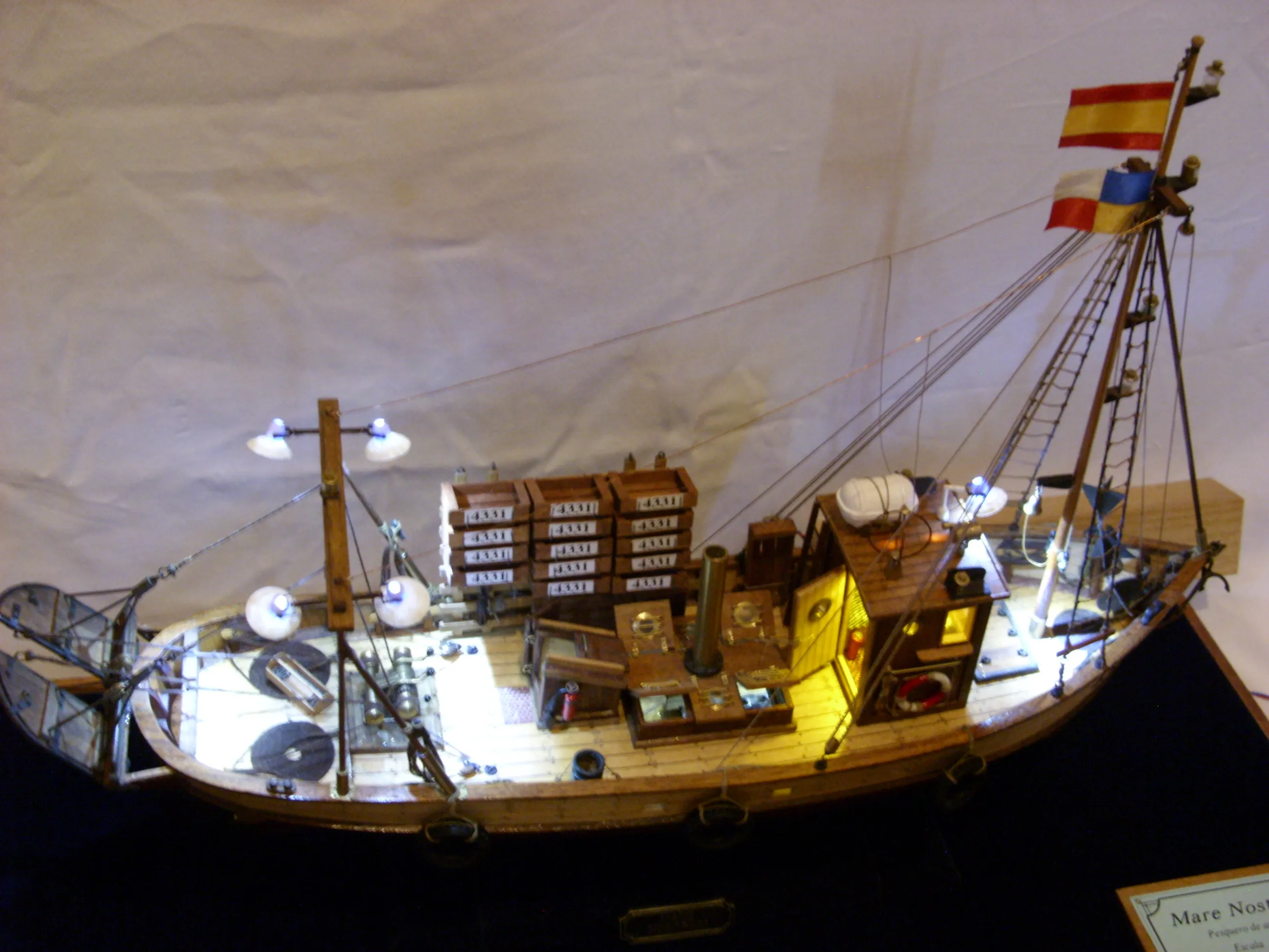 Модель корабля Испанский рыболовный траулер "MARE NOSTRUM" - Верфь на Столе