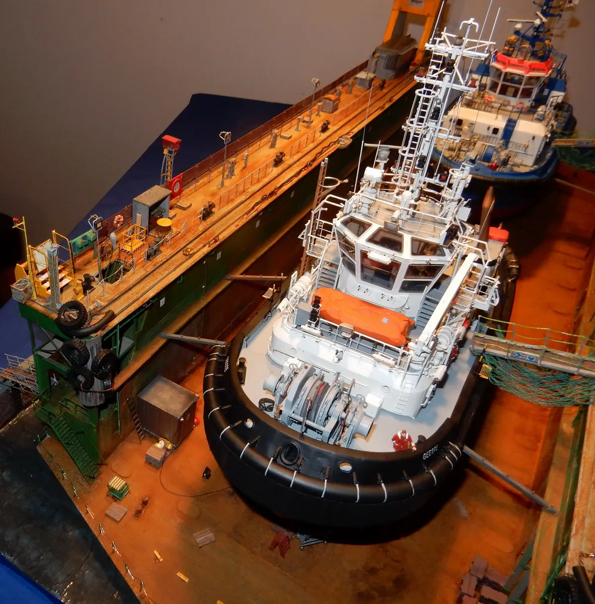 Модель корабля Drydock Lloyd ship yard - Верфь на Столе