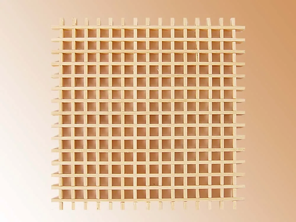 Собранная решетка, липа, 32х32х1 мм